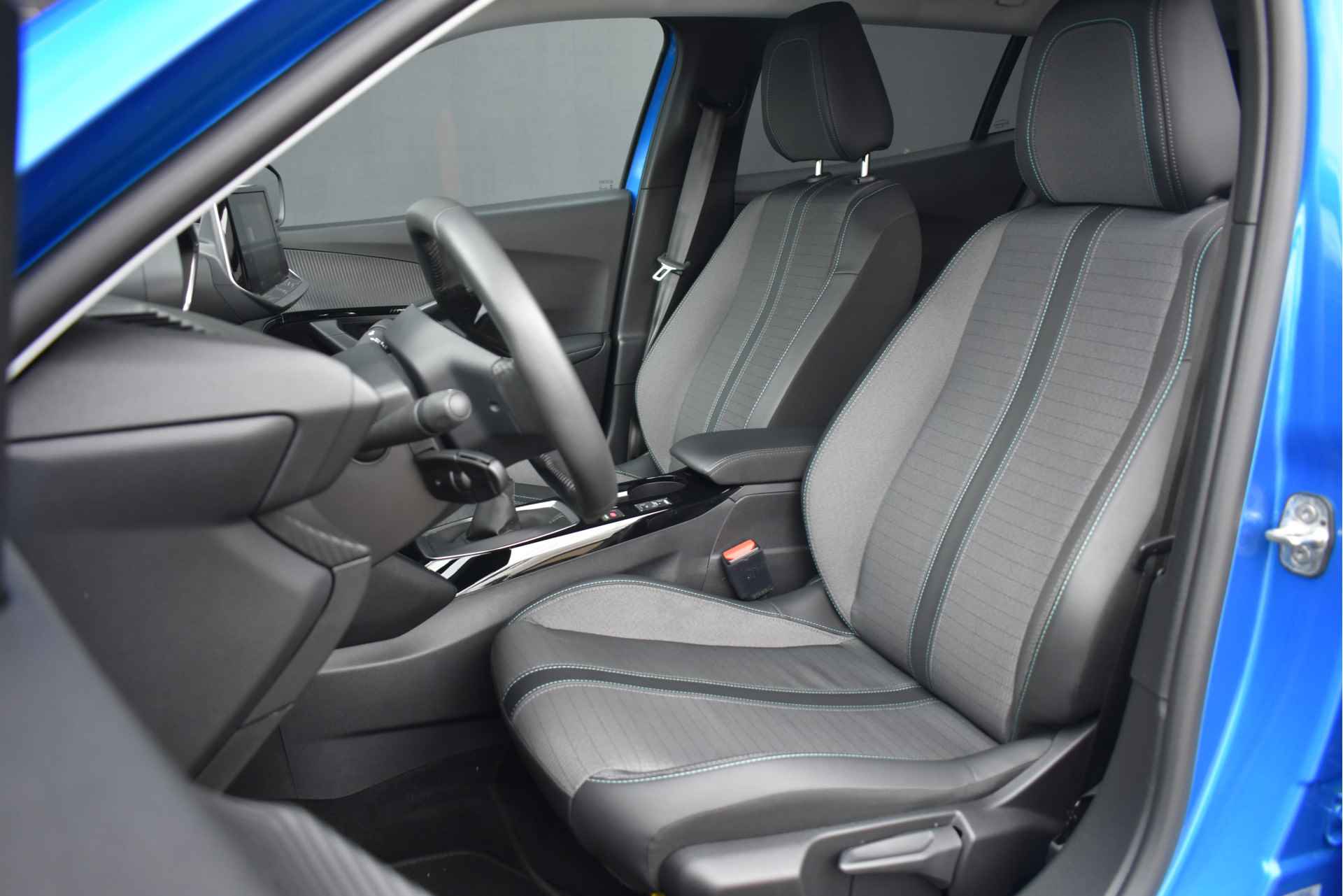 Peugeot 2008 1.2 PureTech Allure 100pk | Navigatie by App | Achteruitrijcamera | Full-LED | Parkeersensoren | Lane-Assist | Getint Glas | Cli - 8/40