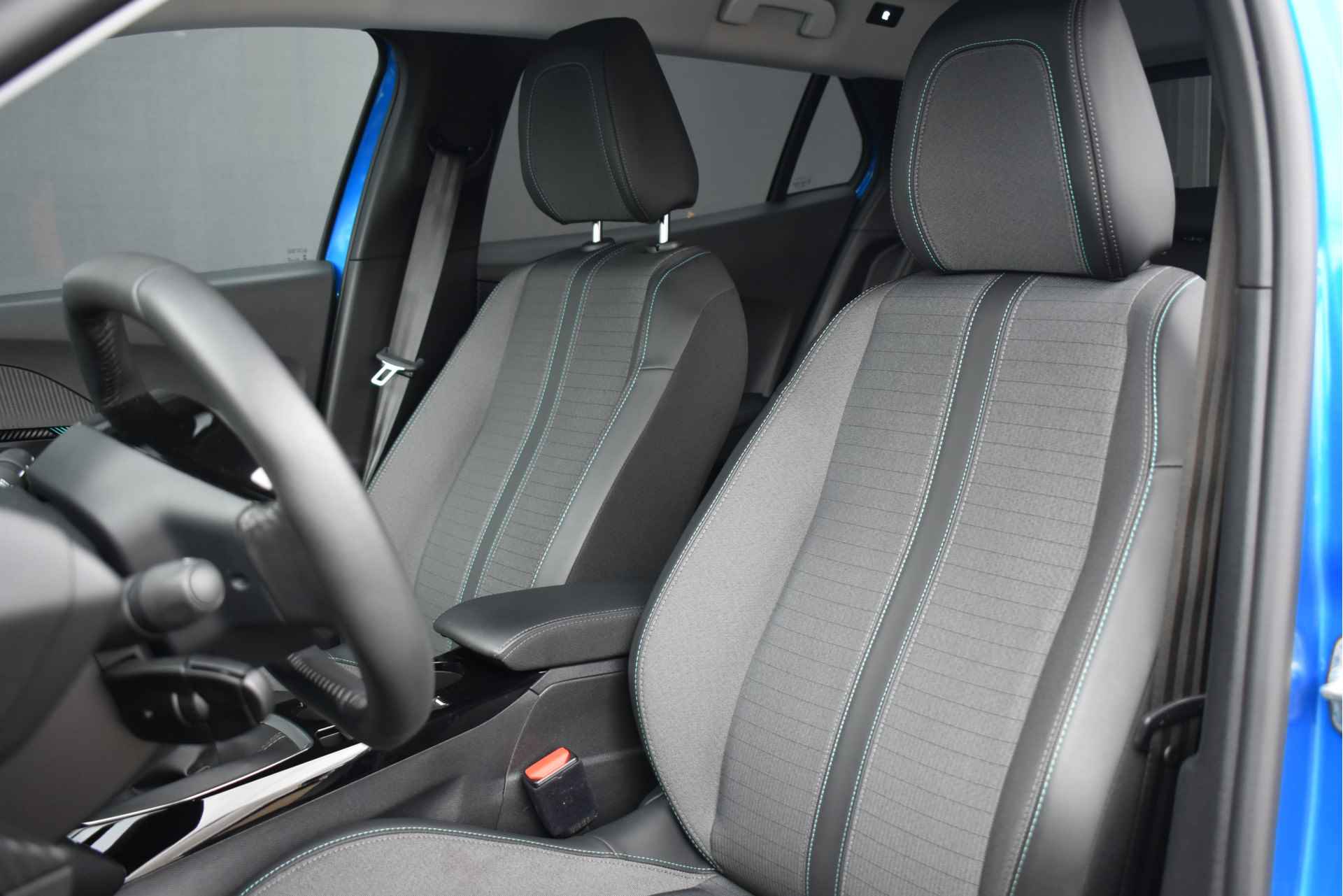 Peugeot 2008 1.2 PureTech Allure 100pk | Navigatie by App | Achteruitrijcamera | Full-LED | Parkeersensoren | Lane-Assist | Getint Glas | Cli - 9/40
