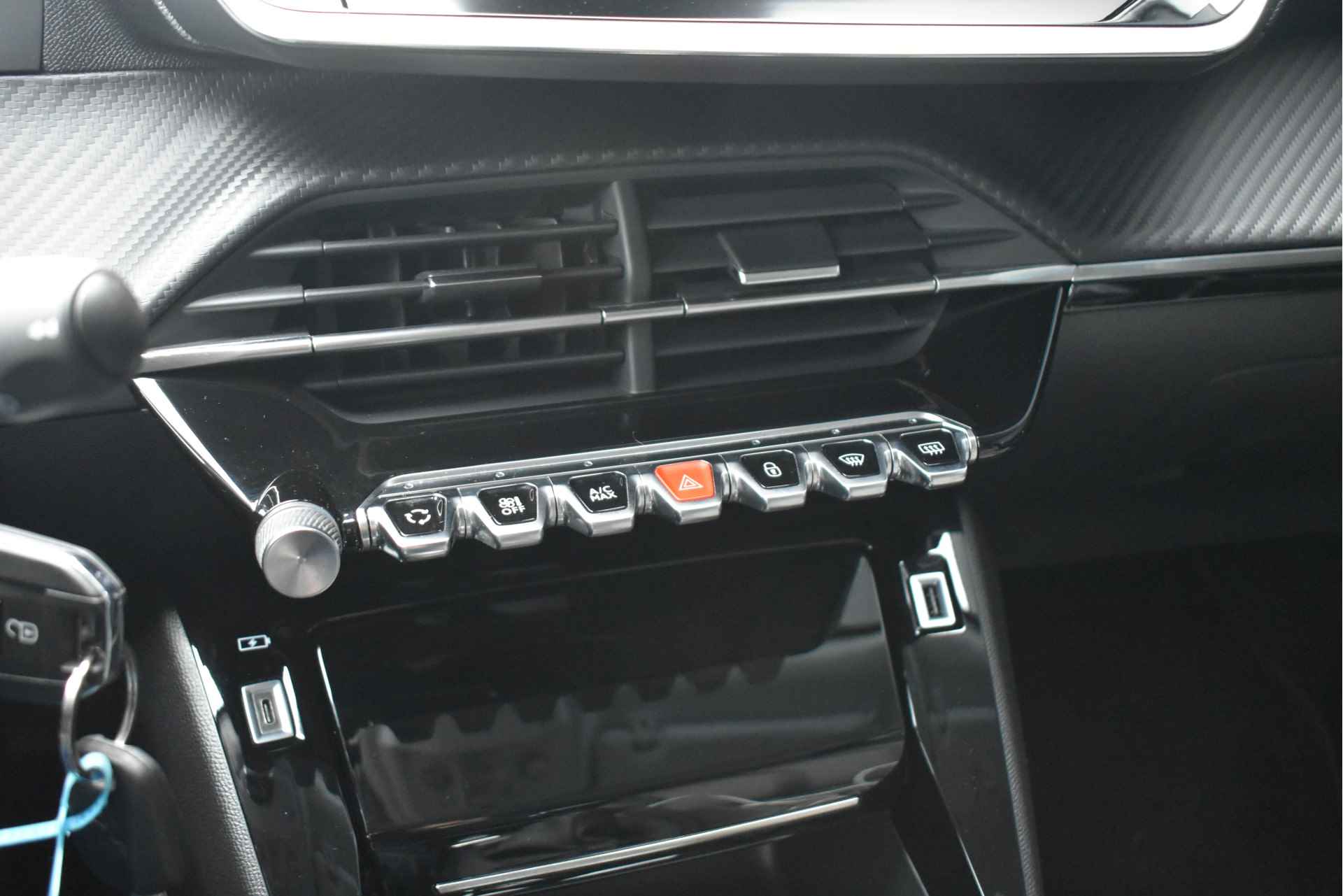 Peugeot 2008 1.2 PureTech Allure 100pk | Navigatie by App | Achteruitrijcamera | Full-LED | Parkeersensoren | Lane-Assist | Getint Glas | Cli - 27/40