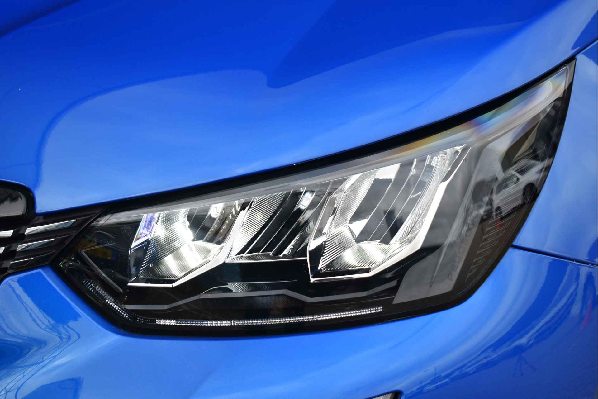 Peugeot 2008 1.2 PureTech Allure 100pk | Navigatie by App | Achteruitrijcamera | Full-LED | Parkeersensoren | Lane-Assist | Getint Glas | Cli - 38/40