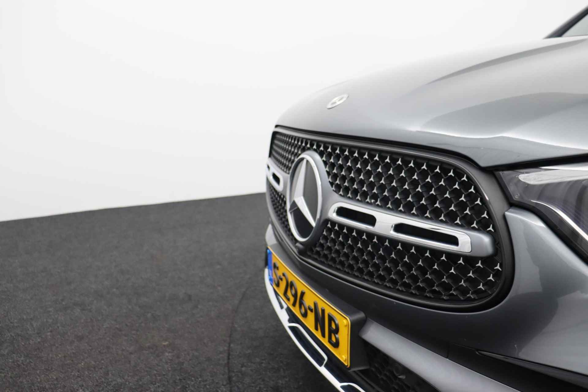 Mercedes-Benz GLC-klasse 300e 4MATIC AMG Line | Panoramadak | 360 camera | Multispaaks velgen - 28/39