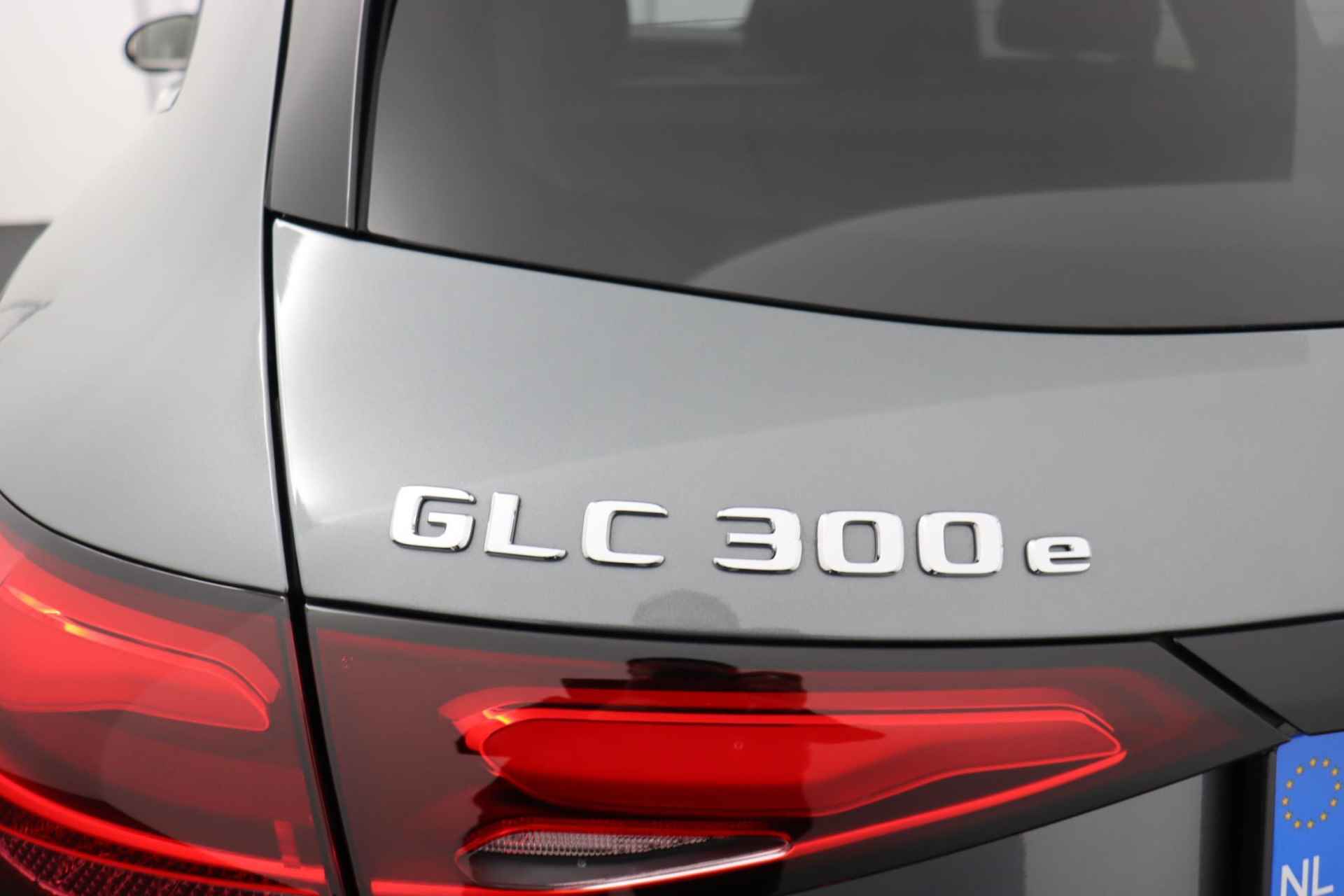 Mercedes-Benz GLC-klasse 300e 4MATIC AMG Line | Panoramadak | 360 camera | Multispaaks velgen - 37/39