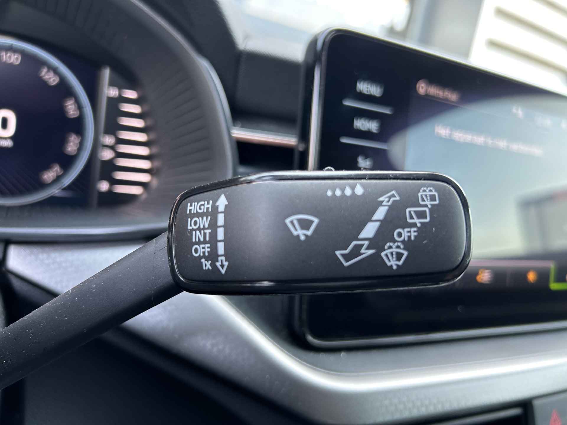 Škoda Scala 1.0 TSI 110 pk Business Edition 7-DSG | Climatronic | Cruise control | Apple Carplay/Android | full-LED koplampen | Navigatiesys | Climatronic |  Cruise control |  Apple Carplay/Android | full-LED koplampen | Navigatiesysteem | Voorstoelen verwarmd | - 18/34