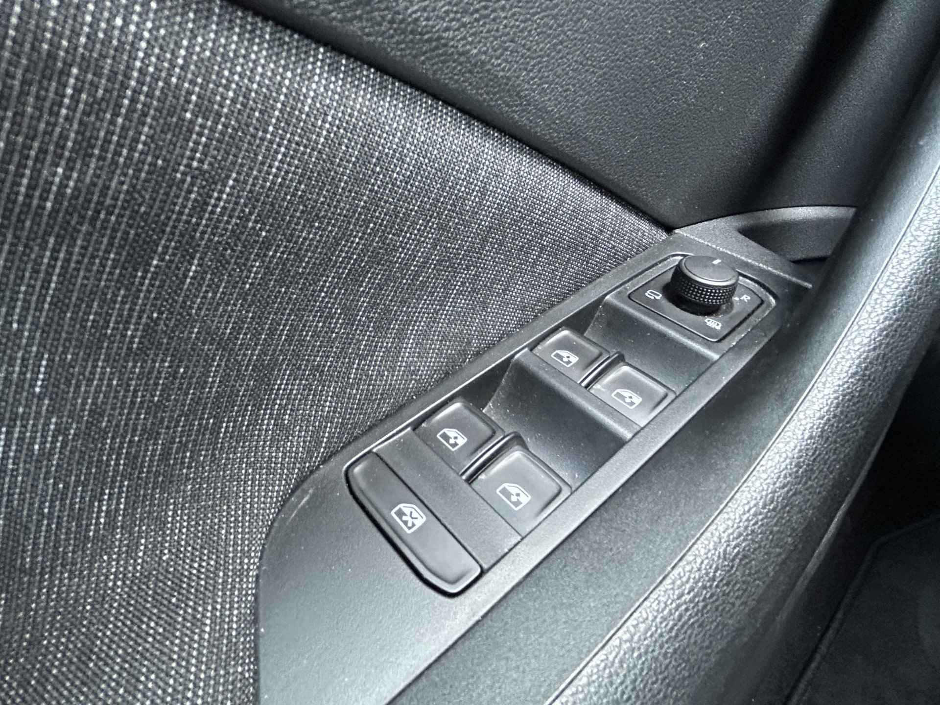 Škoda Scala 1.0 TSI 110 pk Business Edition 7-DSG | Climatronic | Cruise control | Apple Carplay/Android | full-LED koplampen | Navigatiesys | Climatronic |  Cruise control |  Apple Carplay/Android | full-LED koplampen | Navigatiesysteem | Voorstoelen verwarmd | - 21/34