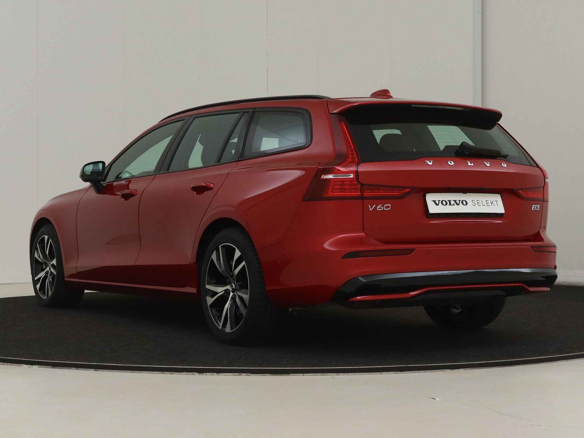 Volvo V60 B3 177PK Plus Dark | 360 Camera | Trekhaak | Lightning | Harman/Kardon | Standkachel | - 3/15