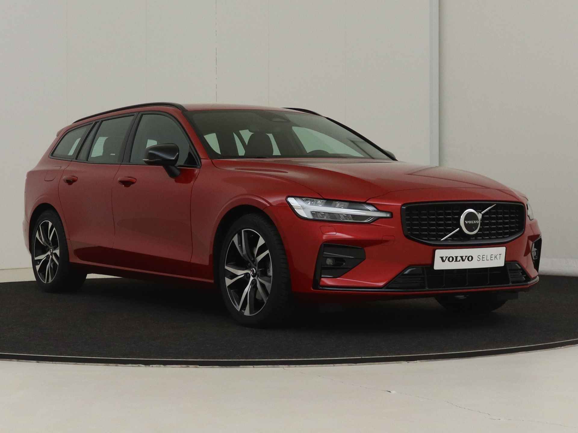 Volvo V60 B3 177PK Plus Dark | 360 Camera | Trekhaak | Lightning | Harman/Kardon | Standkachel | - 8/15