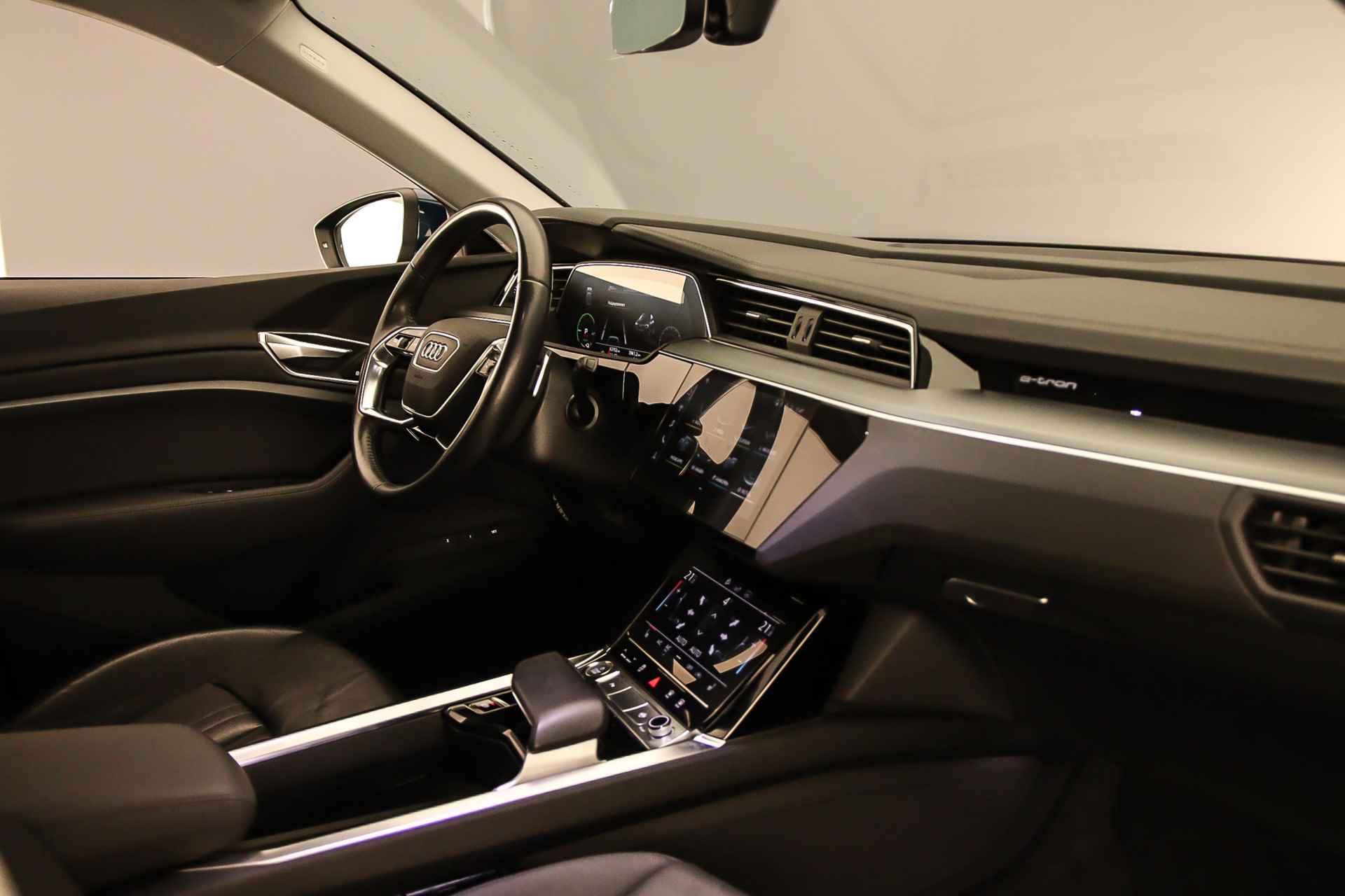 Audi e-tron Launch Edition Plus 71 kWh 50 Quattro | Pano | Leder | Trekhaak | Adapt. Cruise | Luchtvering | Elek. Stoelen | - 37/40