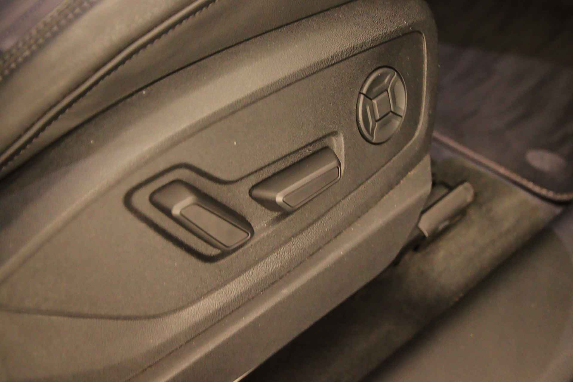 Audi e-tron Launch Edition Plus 71 kWh 50 Quattro | Pano | Leder | Trekhaak | Adapt. Cruise | Luchtvering | Elek. Stoelen | - 39/40