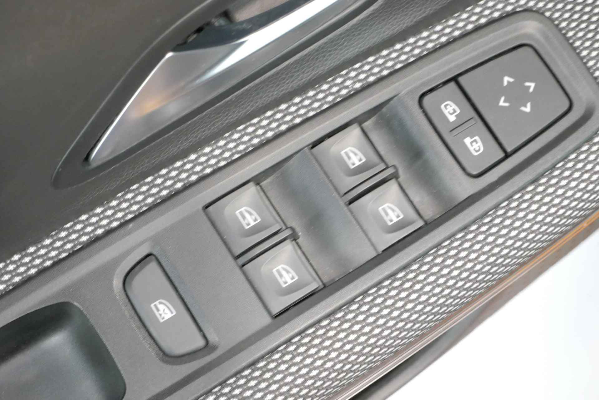 Dacia Sandero Stepway 1.0 TCe 100 Bi-Fuel Comfort *Navigatie+Camera*Climate*Parkeersensoren*Blindspot*IN NIEUW STAAT! - 27/35