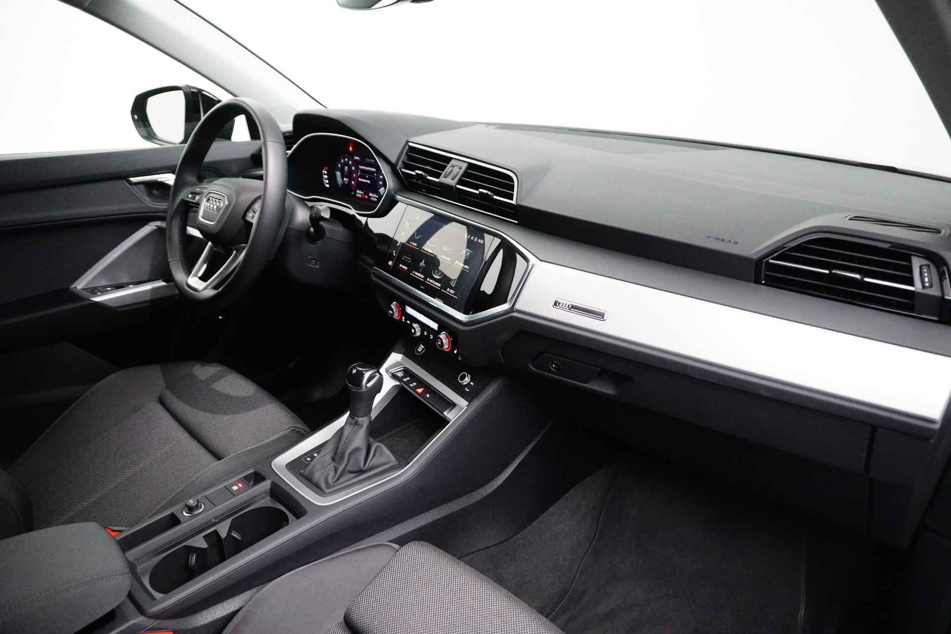 Audi Q3 Advanced edition | Wegklapbare Trekhaak | Virtual Cockpit | Adaptive Cruise | Camera | Stoelverwarming | Elektr Achterklep | Key - 22/28