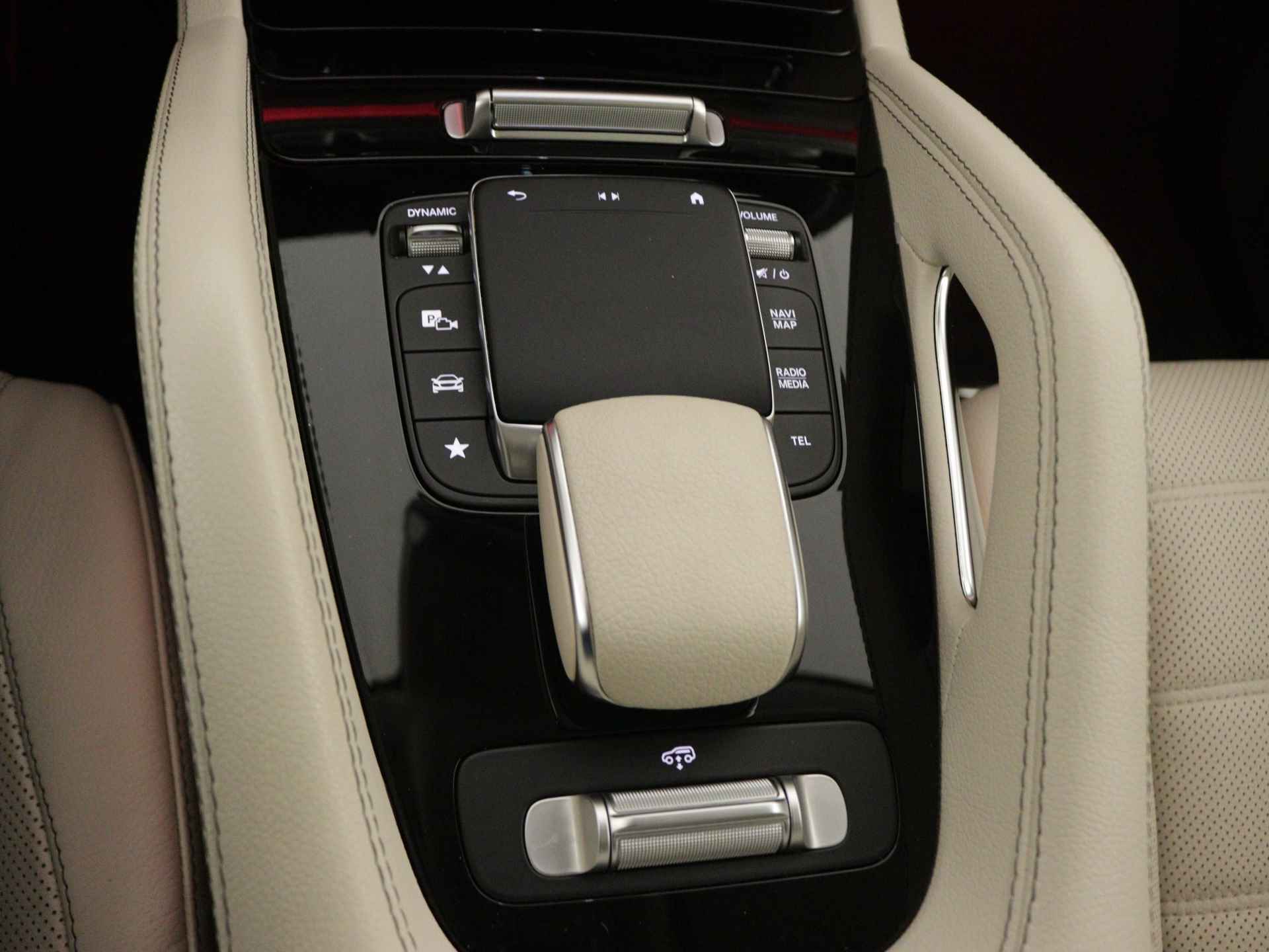 Mercedes-Benz GLE 450 4MATIC AMG Line Premium | Panoramadak | Luchtvering | Burmester | Navigatie | MBUX wide screen | Alarm klasse 3 | Parking support | inclusief 24 maanden MB Certified garantie voor europa - 11/39