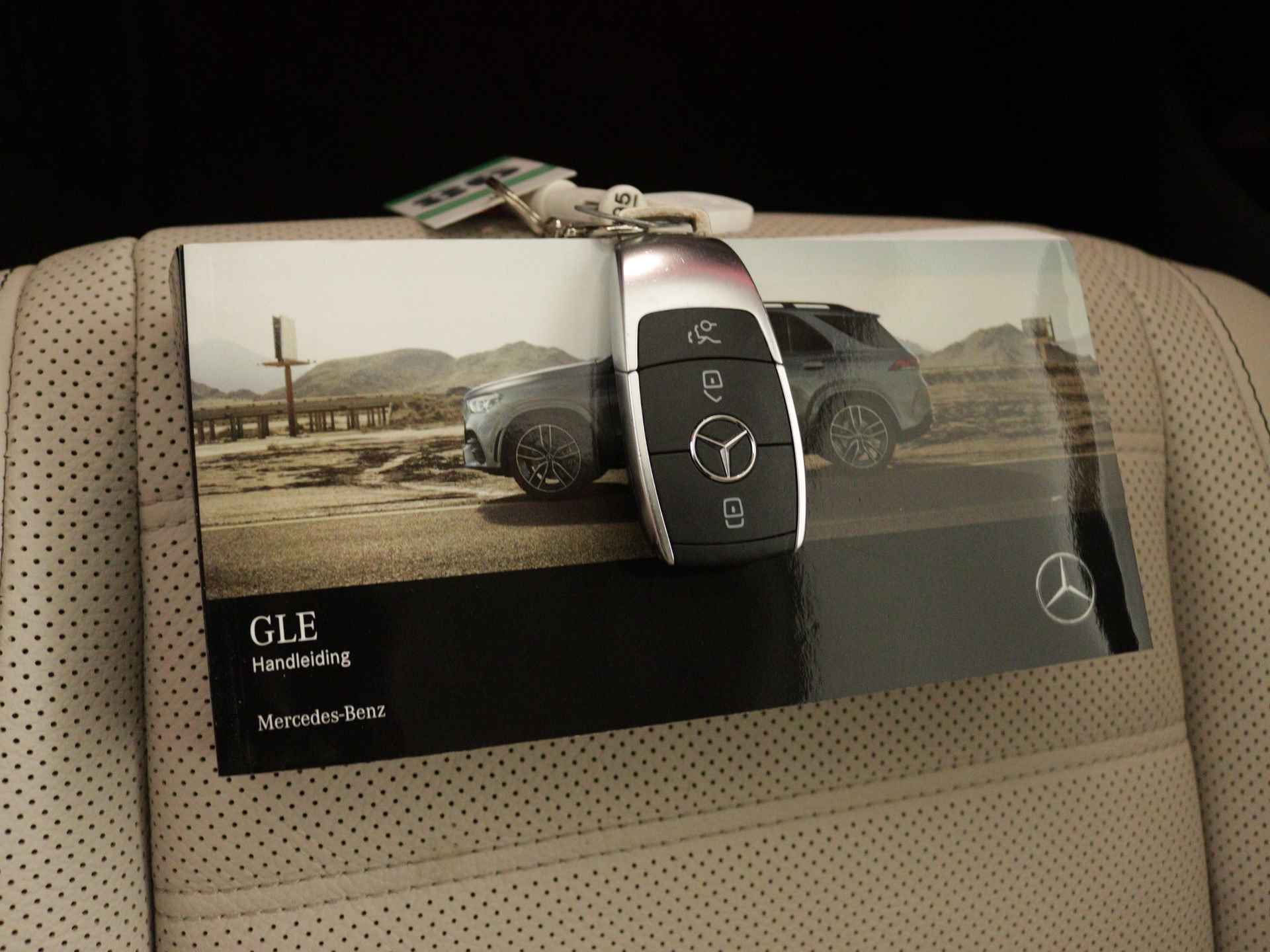 Mercedes-Benz GLE 450 4MATIC AMG Line Premium | Panoramadak | Luchtvering | Burmester | Navigatie | MBUX wide screen | Alarm klasse 3 | Parking support | inclusief 24 maanden MB Certified garantie voor europa - 12/39