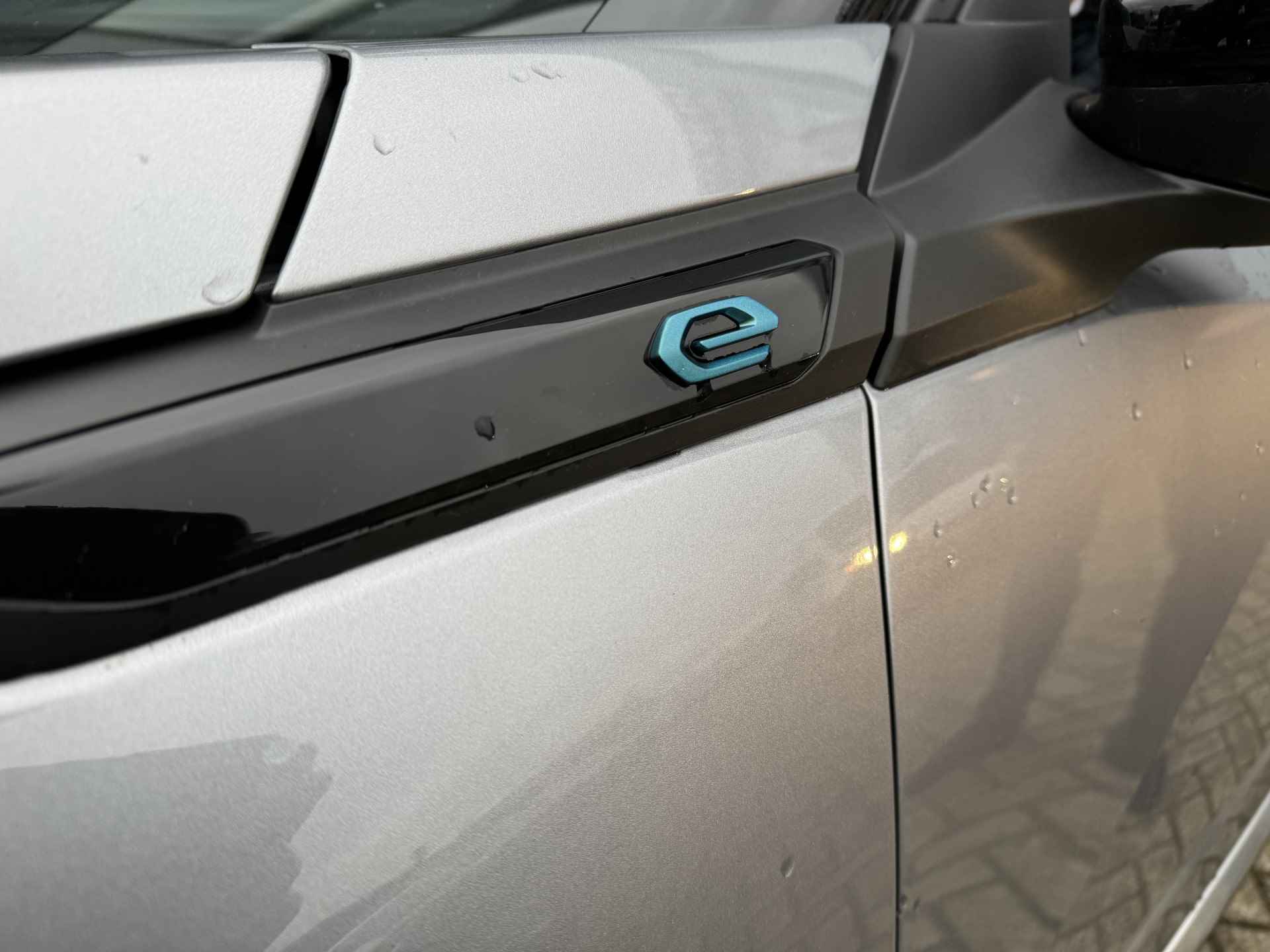 Peugeot e-2008 EV GT 50 kWh | Schuif/Kantel dak | Camera | Sensoren V/A | ACC | Keyless | Stoelverwarming | Navi | Carplay - 8/46