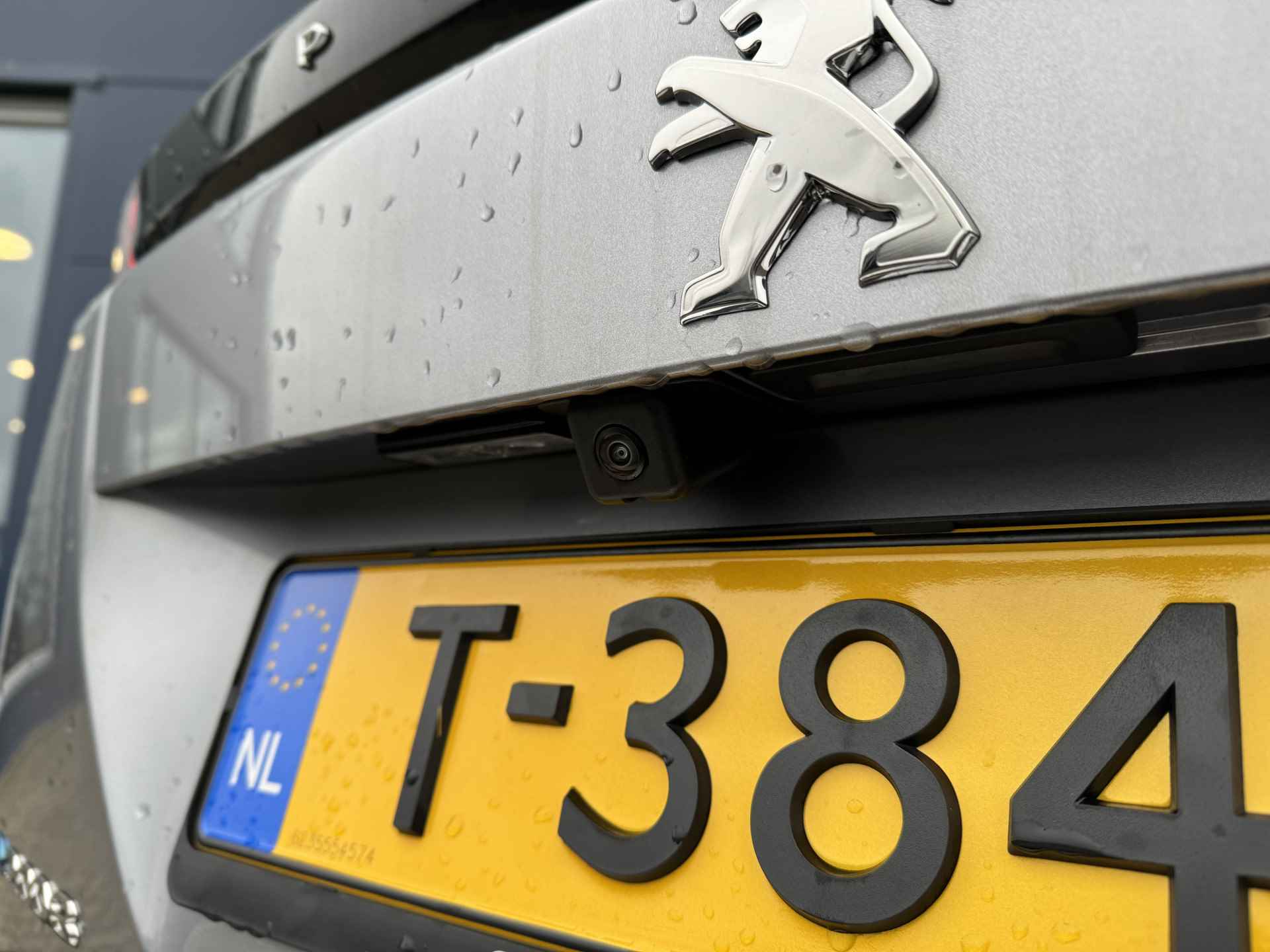 Peugeot e-2008 EV GT 50 kWh | Schuif/Kantel dak | Camera | Sensoren V/A | ACC | Keyless | Stoelverwarming | Navi | Carplay - 18/46