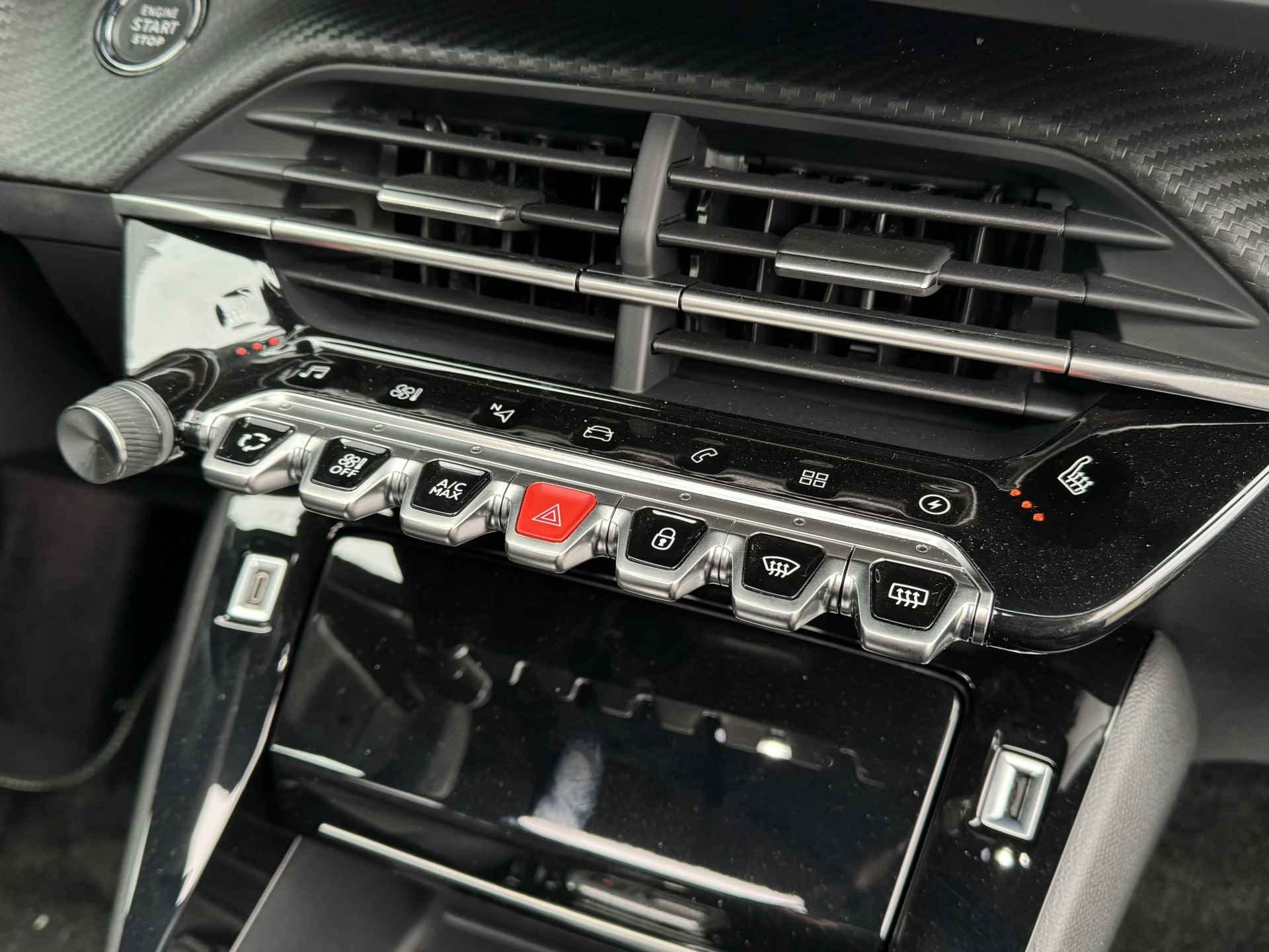 Peugeot e-2008 EV GT 50 kWh | Schuif/Kantel dak | Camera | Sensoren V/A | ACC | Keyless | Stoelverwarming | Navi | Carplay - 30/46