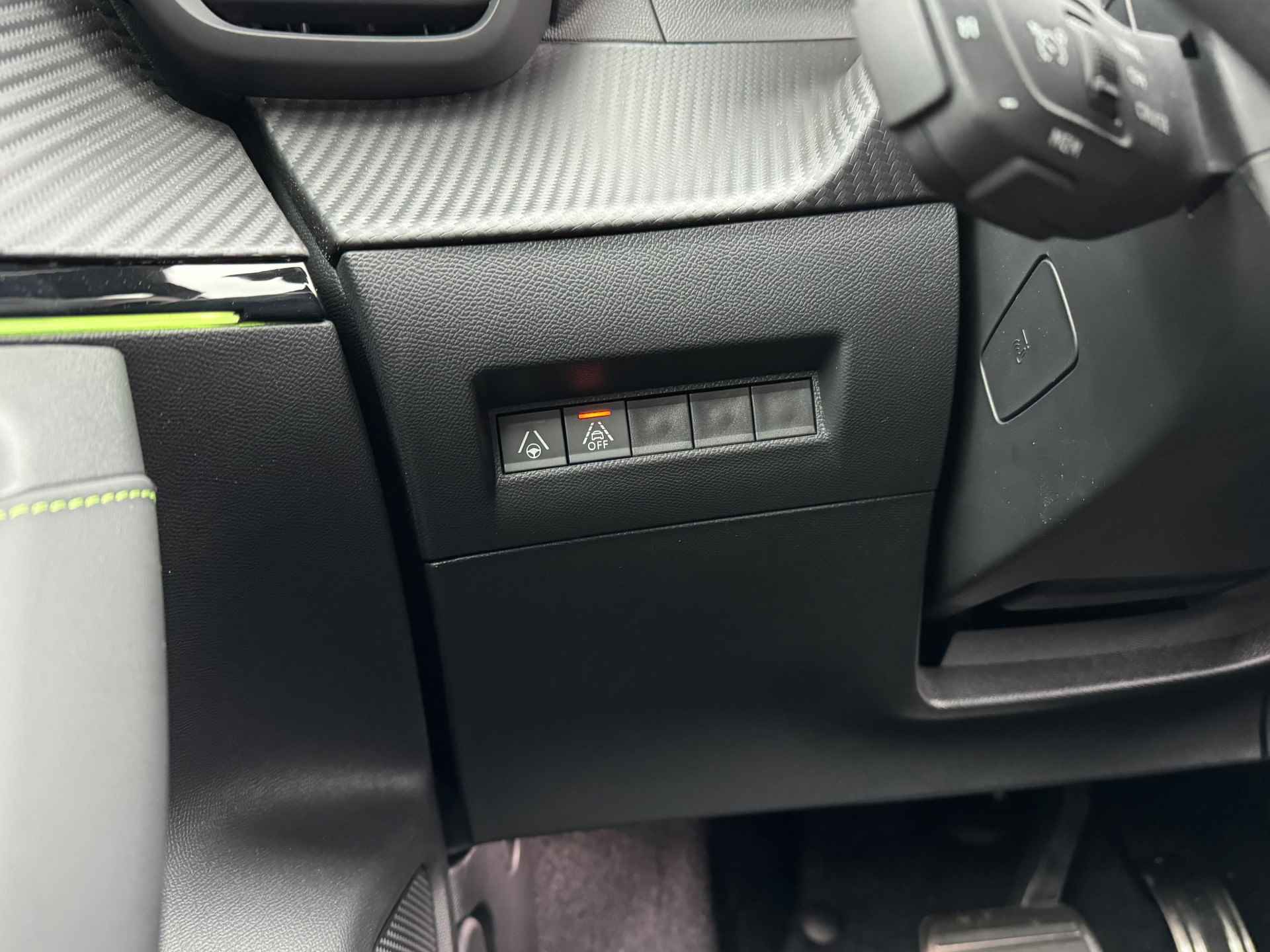 Peugeot e-2008 EV GT 50 kWh | Schuif/Kantel dak | Camera | Sensoren V/A | ACC | Keyless | Stoelverwarming | Navi | Carplay - 45/46