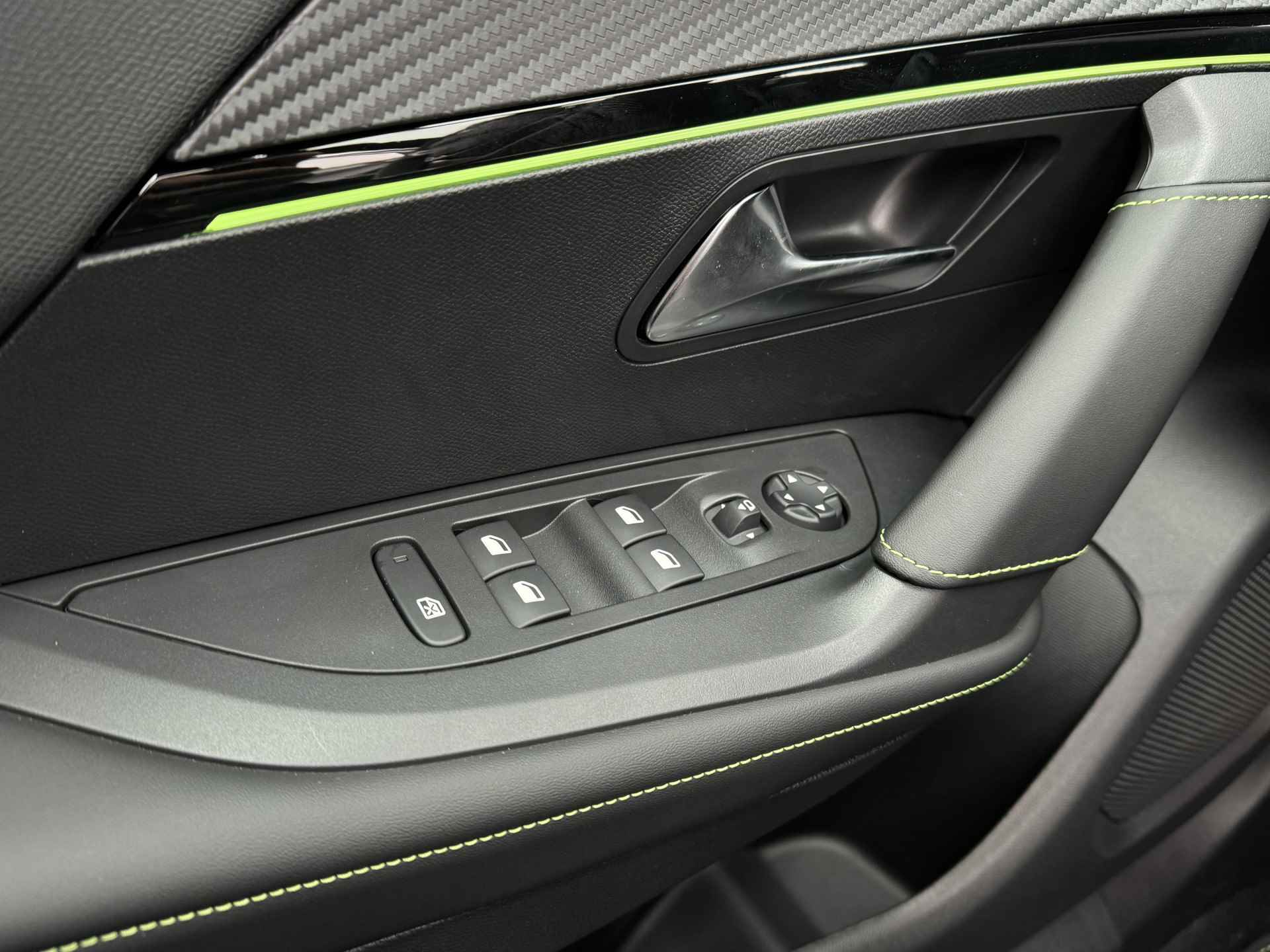 Peugeot e-2008 EV GT 50 kWh | Schuif/Kantel dak | Camera | Sensoren V/A | ACC | Keyless | Stoelverwarming | Navi | Carplay - 46/46
