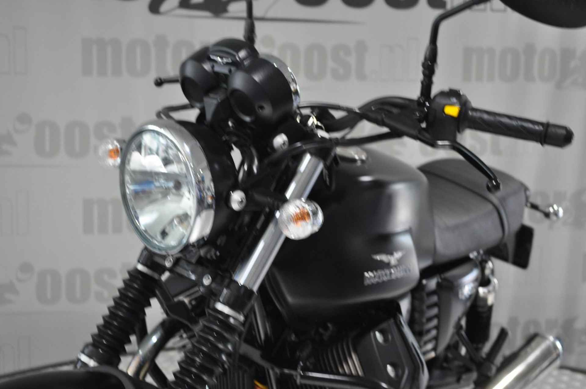 MOTO GUZZI V 7 A2 RIJBEWIJS   ( 35 KW ) - 8/16