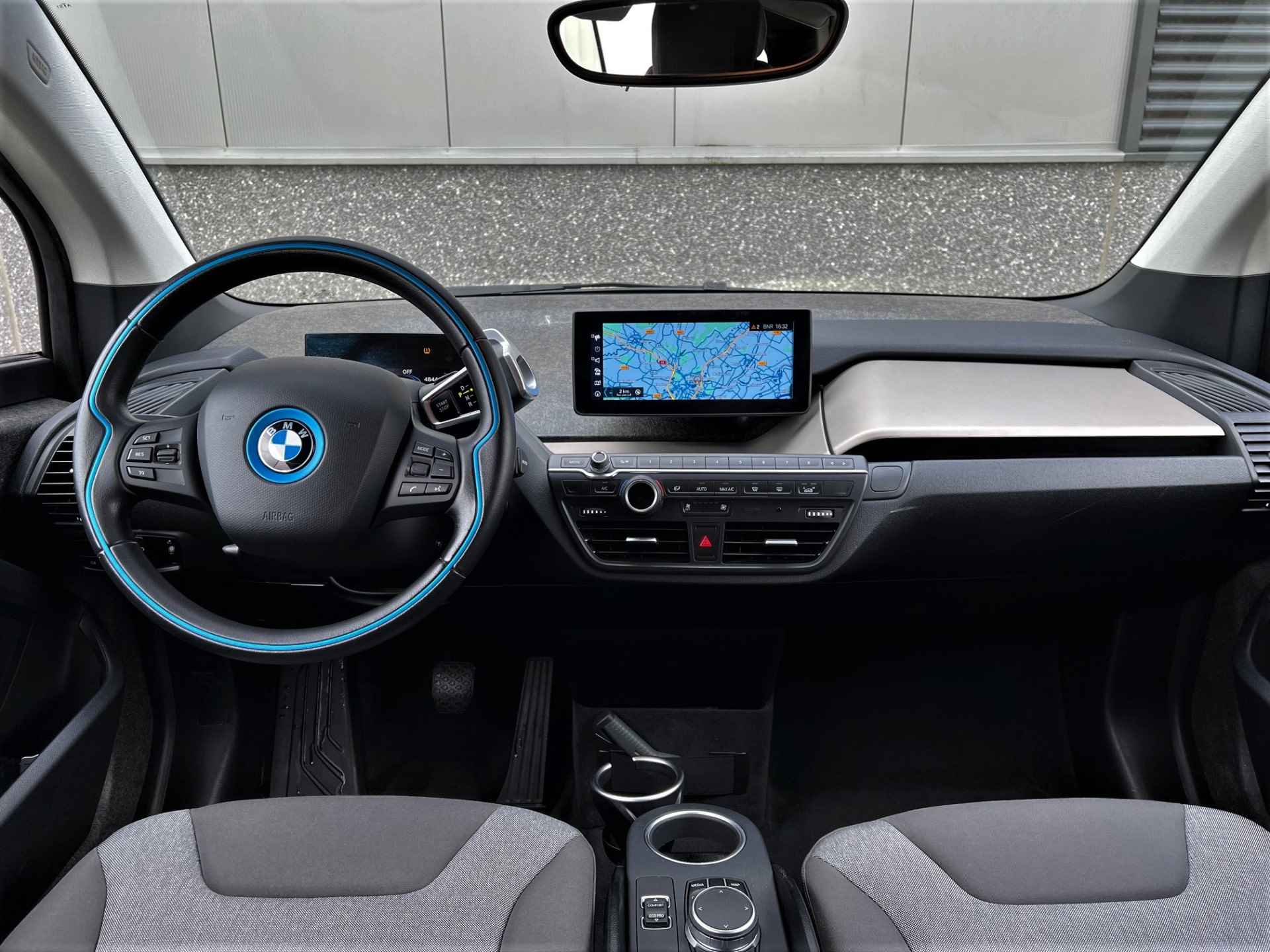 BMW i3 Sport 120Ah/ 42 kWh Warmtepomp/ 20"/ 3-Fase/Navi-Pro - 2/37