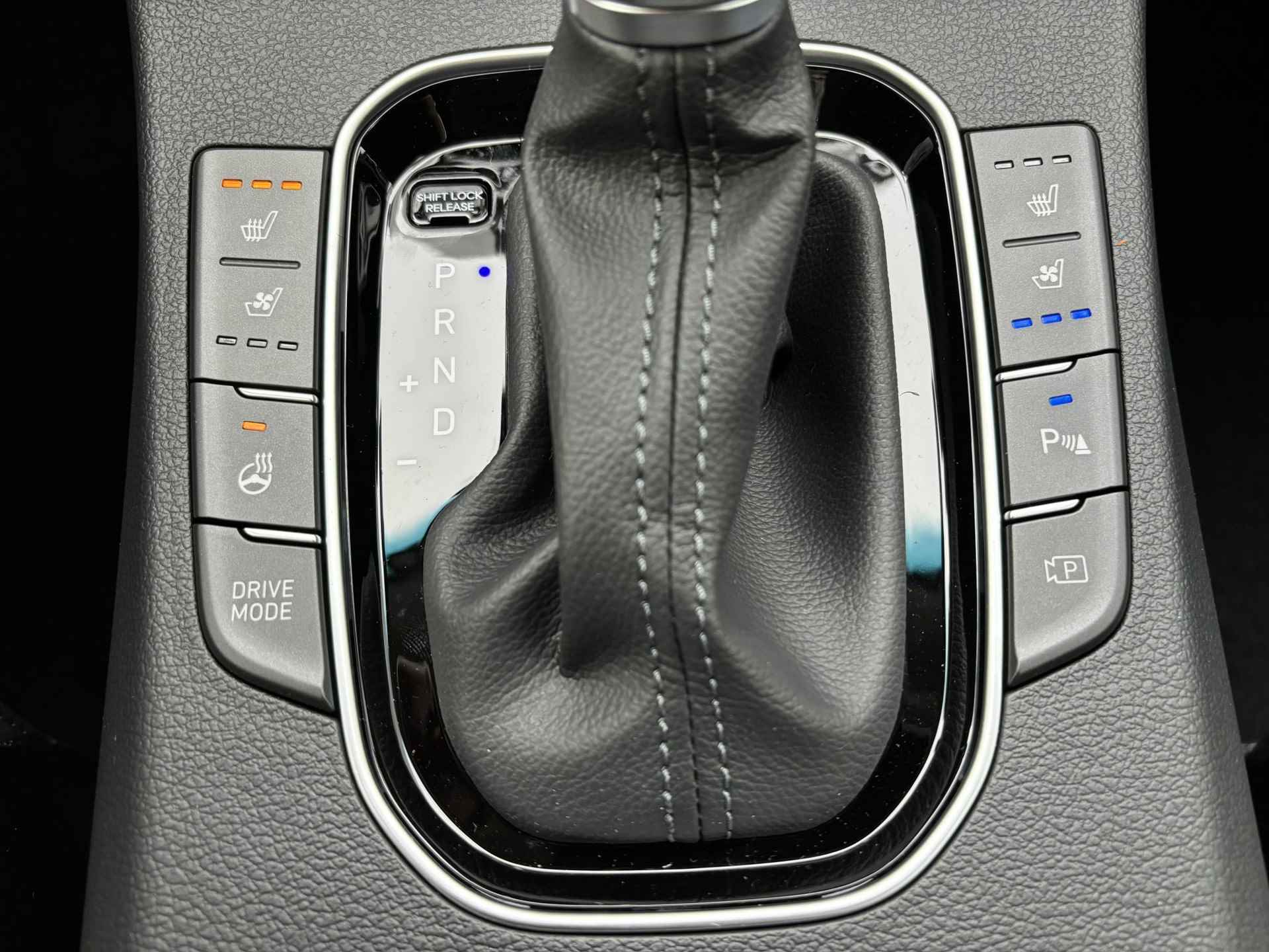 Hyundai I30 1.5 T-GDi MHEV Premium Automaat / Lederen bekleding / Full LED / 17" lichtmetalen velgen / Navigatie / Draadloze telefoonlader / Extra getint glas / Achteruitrijcamera / - 4/30