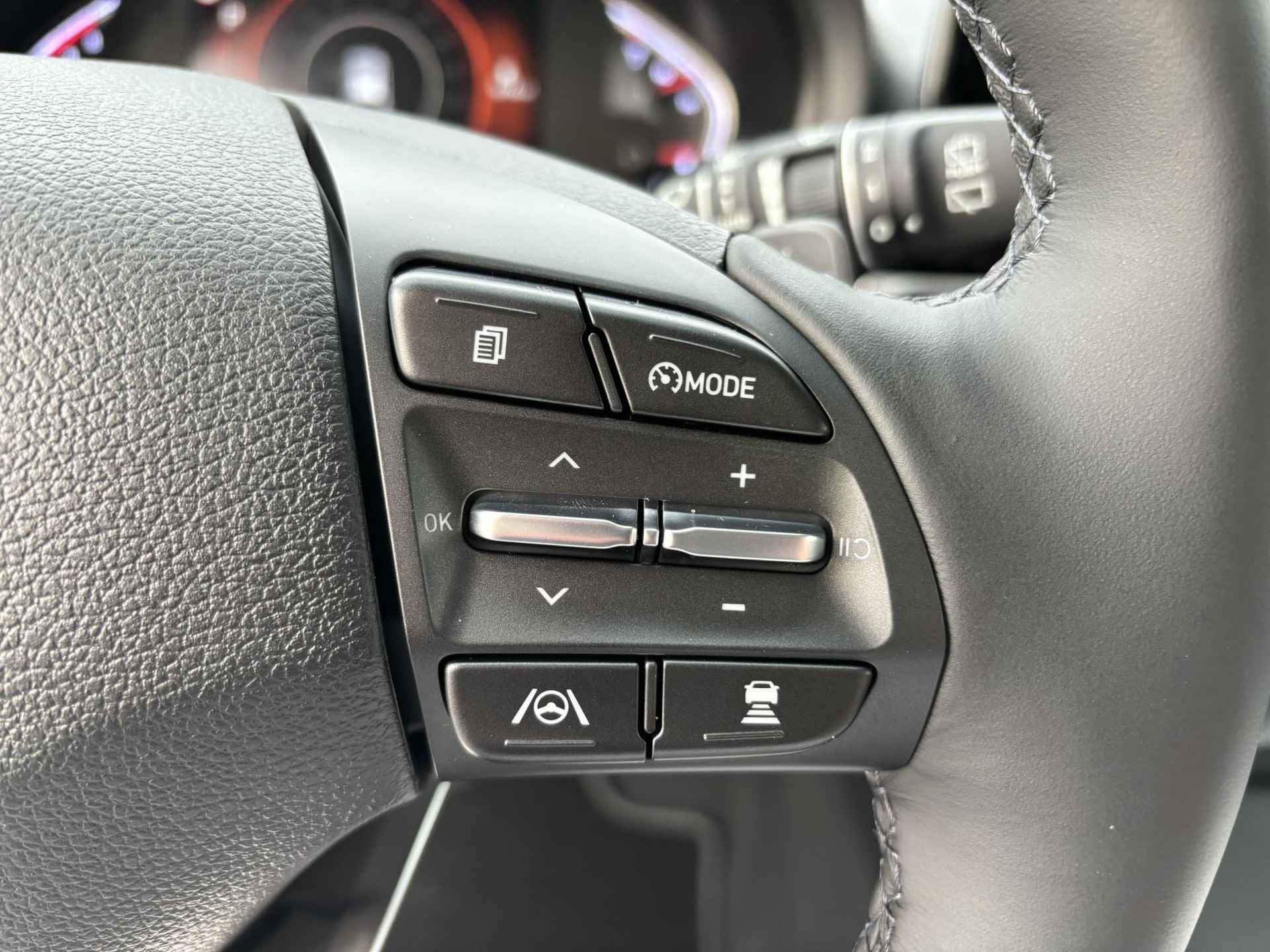 Hyundai I30 1.5 T-GDi MHEV Premium Automaat / Lederen bekleding / Full LED / 17" lichtmetalen velgen / Navigatie / Draadloze telefoonlader / Extra getint glas / Achteruitrijcamera / - 10/30
