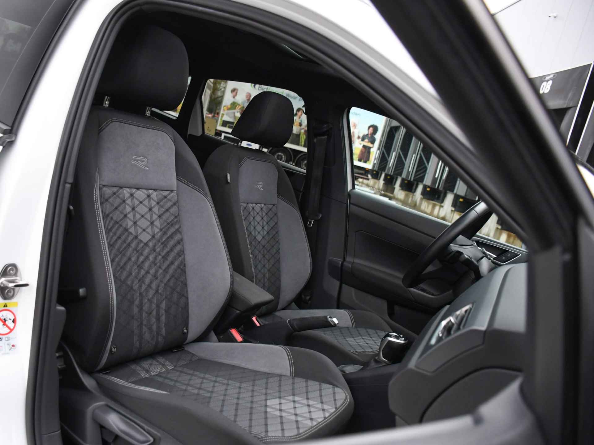 Volkswagen Taigo R-Line 1.0 TSI 110pk Automaat SCHUIF-DAK | LED MATRIX | 18''LM | PDC + CAM. | ADAPT. CRUISE | DODE HOEK | KEYLESS - 10/45