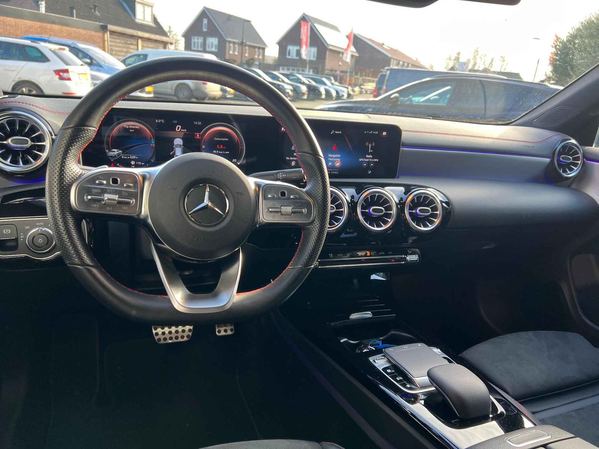 Mercedes-Benz CLA-klasse 180 Business Solution AMG | Sfeerverlichting | 33.000 KM | LED koplampen | NL-Auto | - 13/21