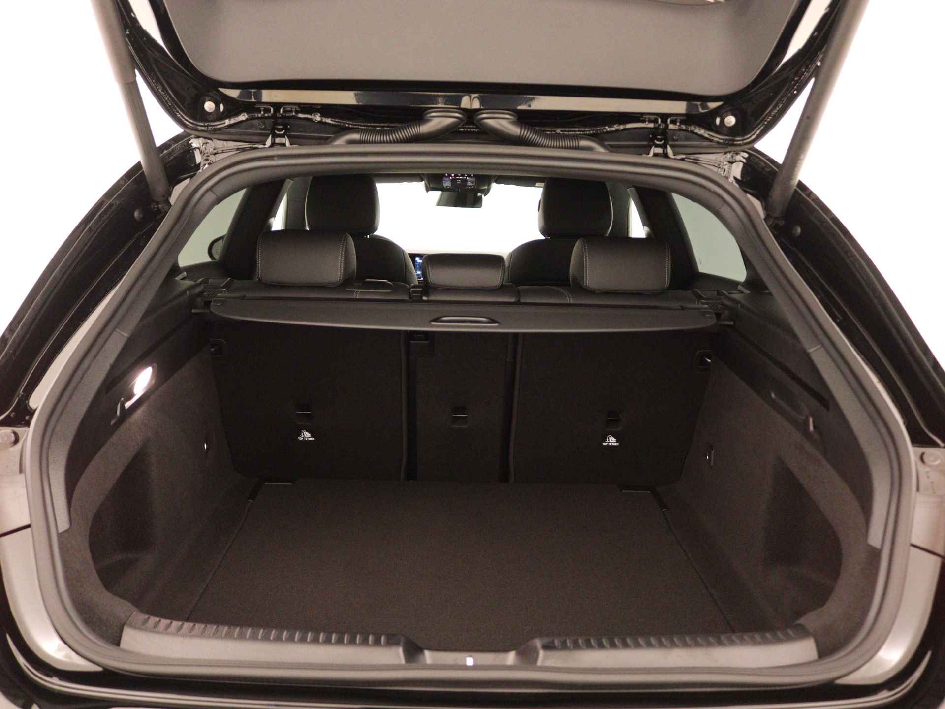 Mercedes-Benz CLA-Klasse Shooting Brake 180 Luxury Line | Premium Pakket | Nightpakket | Trekhaak | Sfeerverlichting | Stoelverwarming vooraan | KEYLESS GO-comfortpakket | Parkeerpakket met achteruitrijcamera | - 35/42