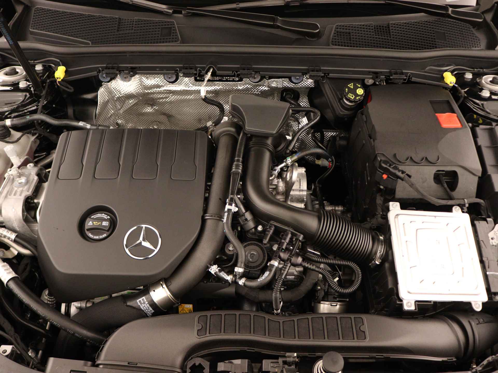 Mercedes-Benz CLA-Klasse Shooting Brake 180 Luxury Line | Premium Pakket | Nightpakket | Trekhaak | Sfeerverlichting | Stoelverwarming vooraan | KEYLESS GO-comfortpakket | Parkeerpakket met achteruitrijcamera | - 39/42
