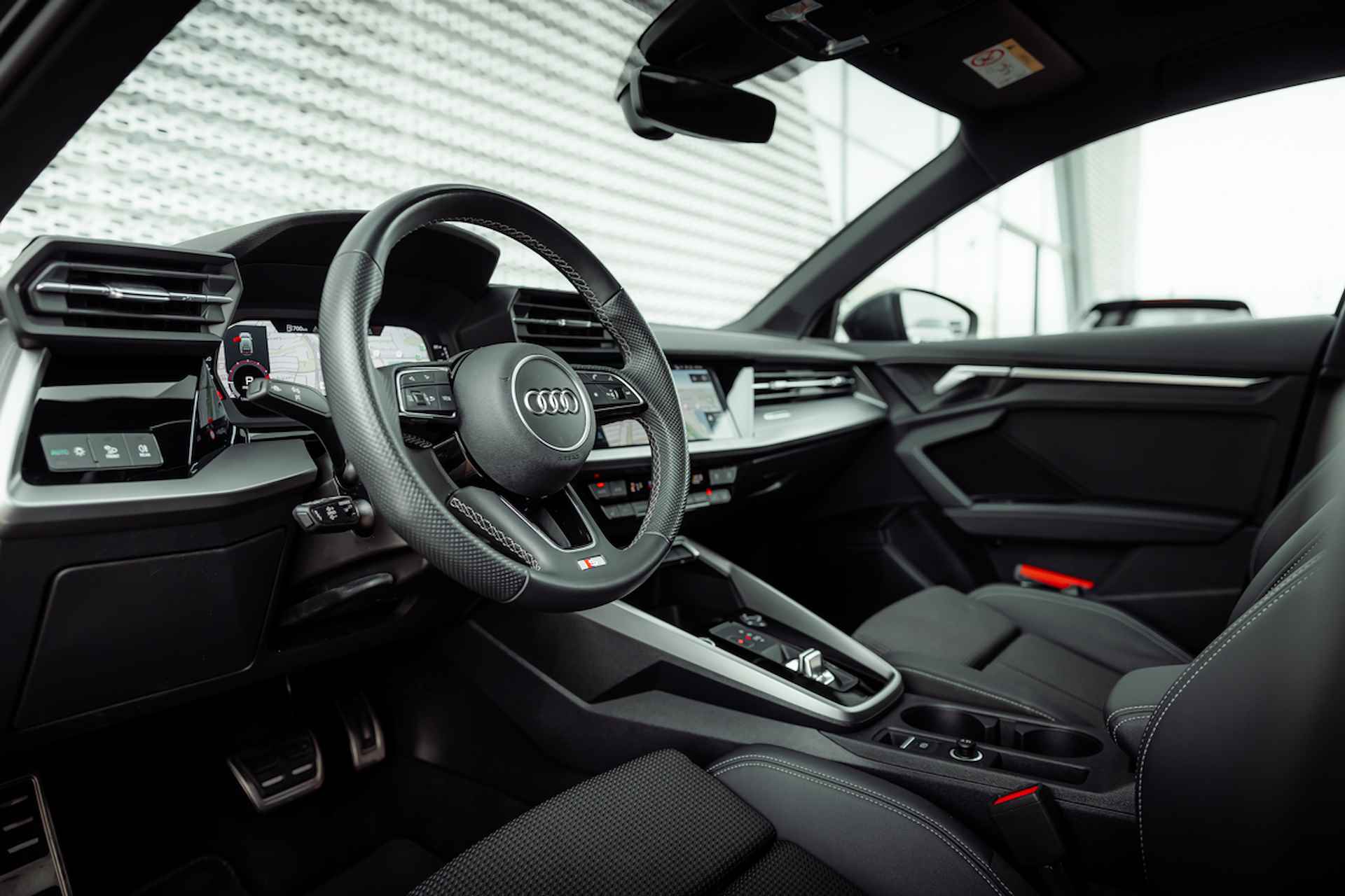 Audi A3 Sportback 35 TFSI 150pk s-tronic S edition | Panoramadak | Optiek zwart | Privacy glass | Stoelverwarming - 19/31