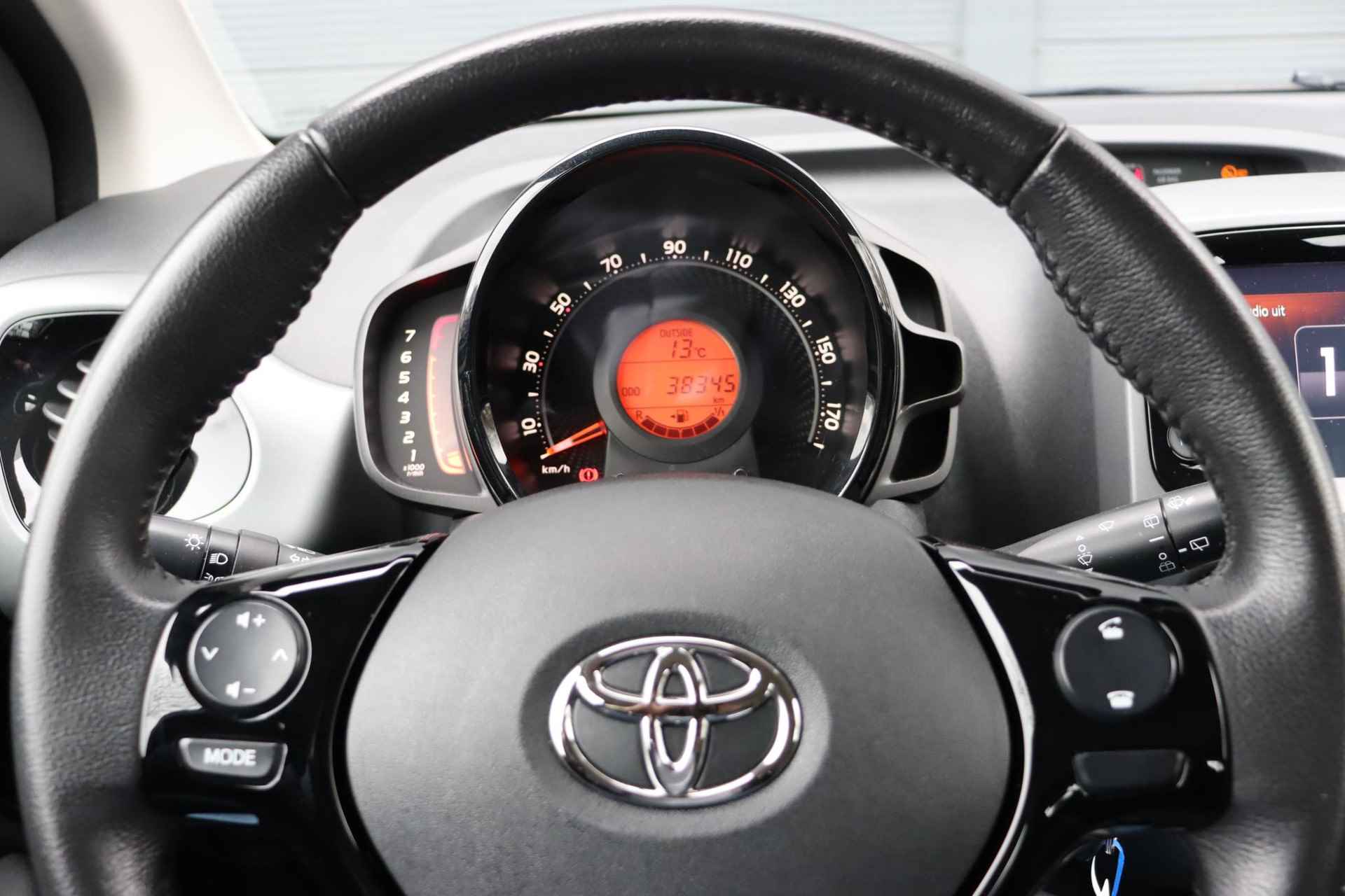 Toyota Aygo 1.0 VVT-i x-play / Camera / Zuinig / Carplay / - 9/33