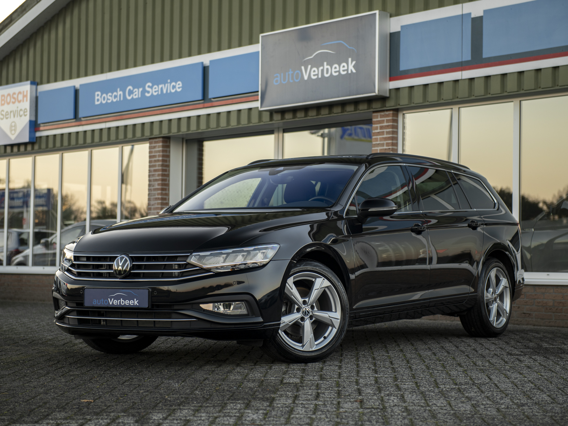 Volkswagen Passat Variant 1.5TSi DSG Business | Active Info Display | Pano | El.stoel + geheugen en massage best.stoel | Trekhaak zwenkbaar | El.achterklep m.sensor | Getint glas