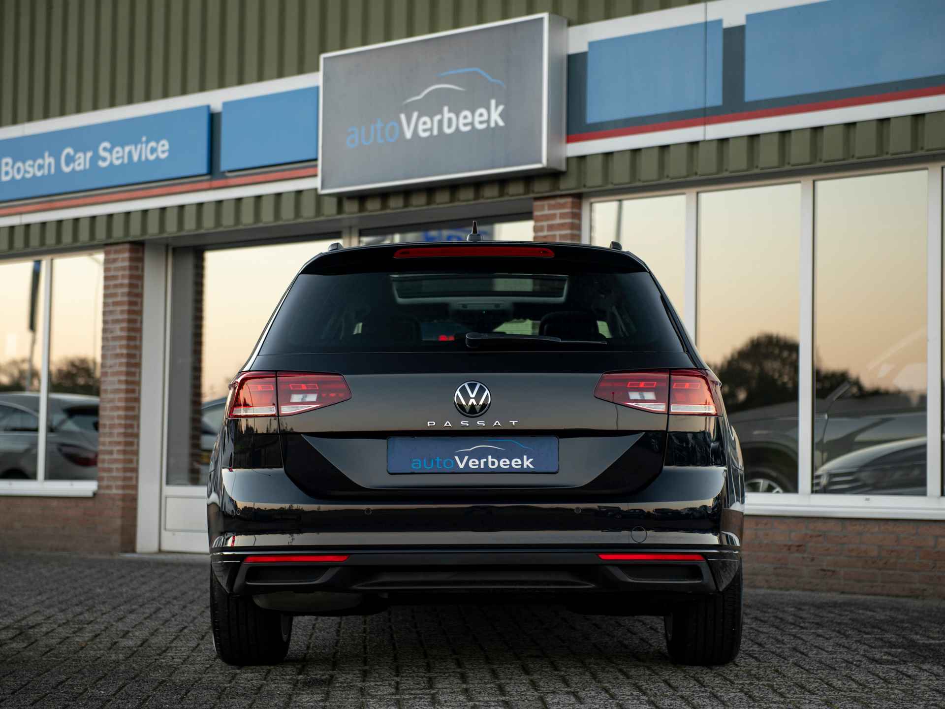 Volkswagen Passat Variant 1.5TSi DSG Business | Active Info Display | Pano | El.stoel + geheugen en massage best.stoel | Trekhaak zwenkbaar | El.achterklep m.sensor | Getint glas - 15/45