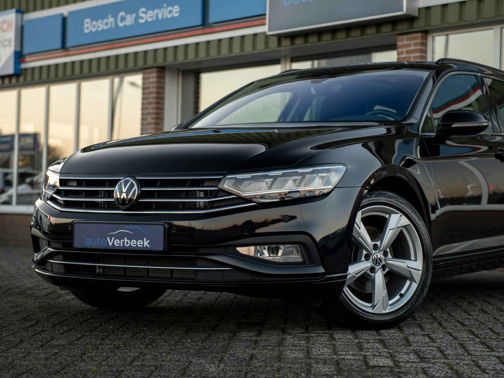 Volkswagen Passat Variant 1.5TSi DSG Business | Active Info Display | Pano | El.stoel + geheugen en massage best.stoel | Trekhaak zwenkbaar | El.achterklep m.sensor | Getint glas - 20/45