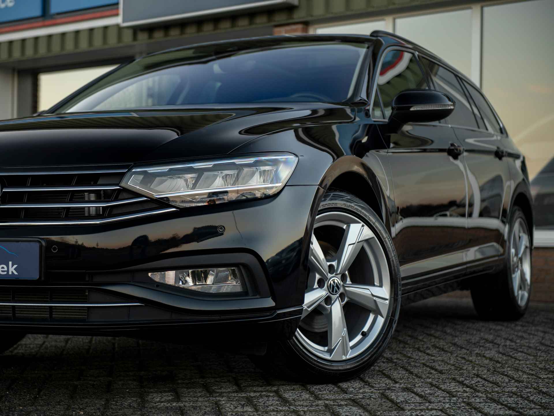 Volkswagen Passat Variant 1.5TSi DSG Business | Active Info Display | Pano | El.stoel + geheugen en massage best.stoel | Trekhaak zwenkbaar | El.achterklep m.sensor | Getint glas - 21/45