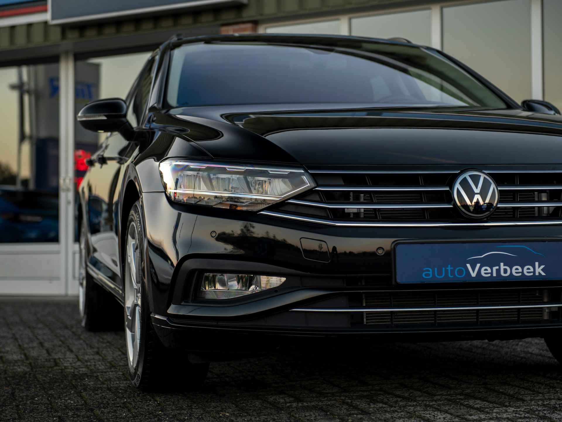 Volkswagen Passat Variant 1.5TSi DSG Business | Active Info Display | Pano | El.stoel + geheugen en massage best.stoel | Trekhaak zwenkbaar | El.achterklep m.sensor | Getint glas - 29/45