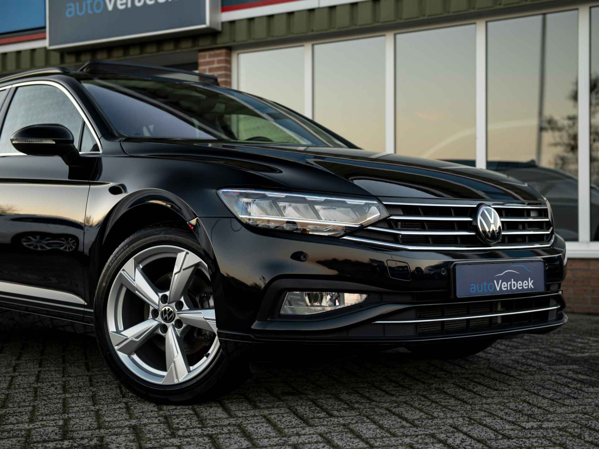 Volkswagen Passat Variant 1.5TSi DSG Business | Active Info Display | Pano | El.stoel + geheugen en massage best.stoel | Trekhaak zwenkbaar | El.achterklep m.sensor | Getint glas - 32/45