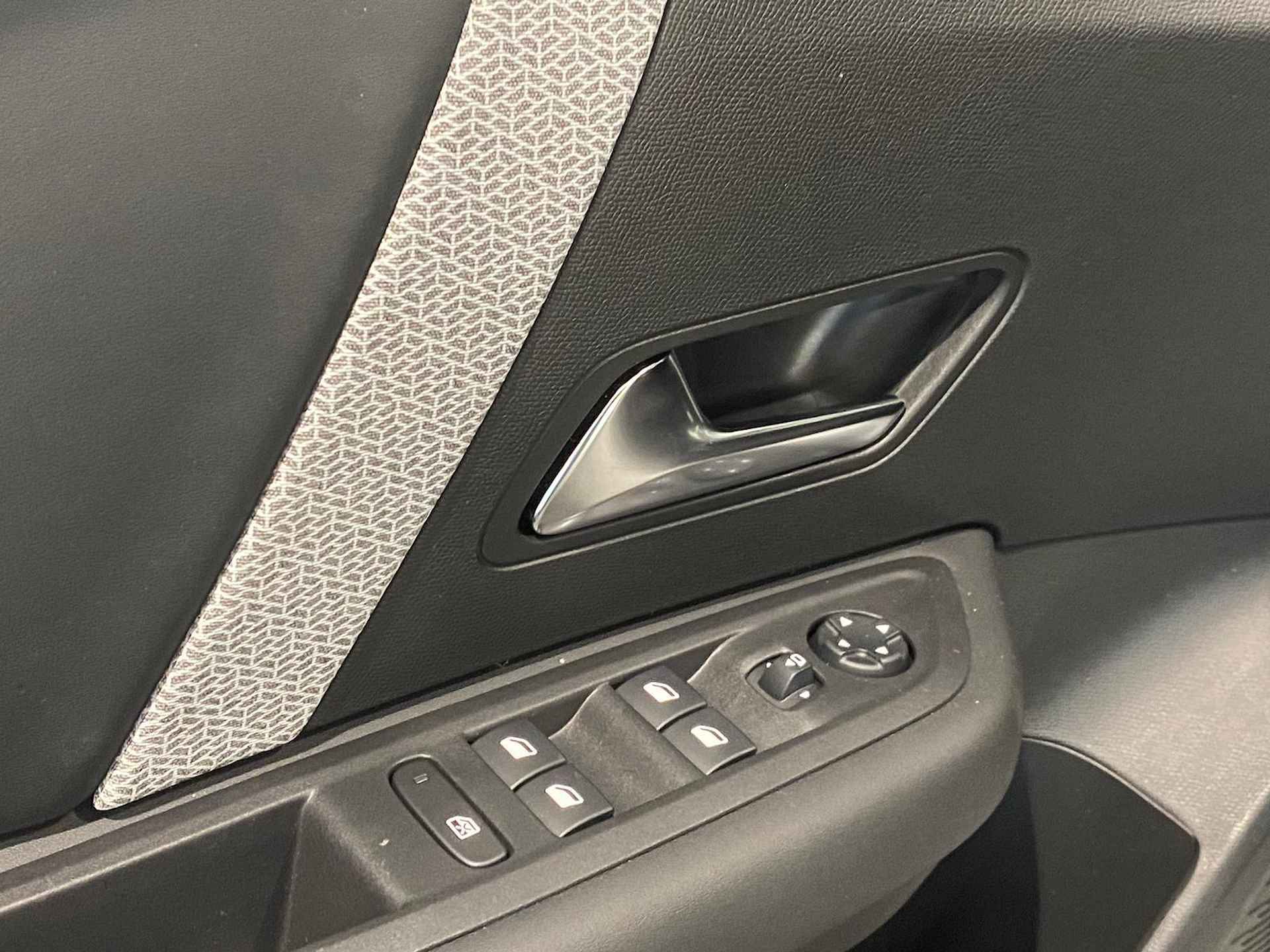Citroën C4 5-deurs Feel Pack 1.2 PureTech 130pk H6 NAVI | KEYLESS | CAMERA | HEAD-UP | CLIMA | CRUISE CONTROL | EXTRA GETINTE RAMEN - 14/64