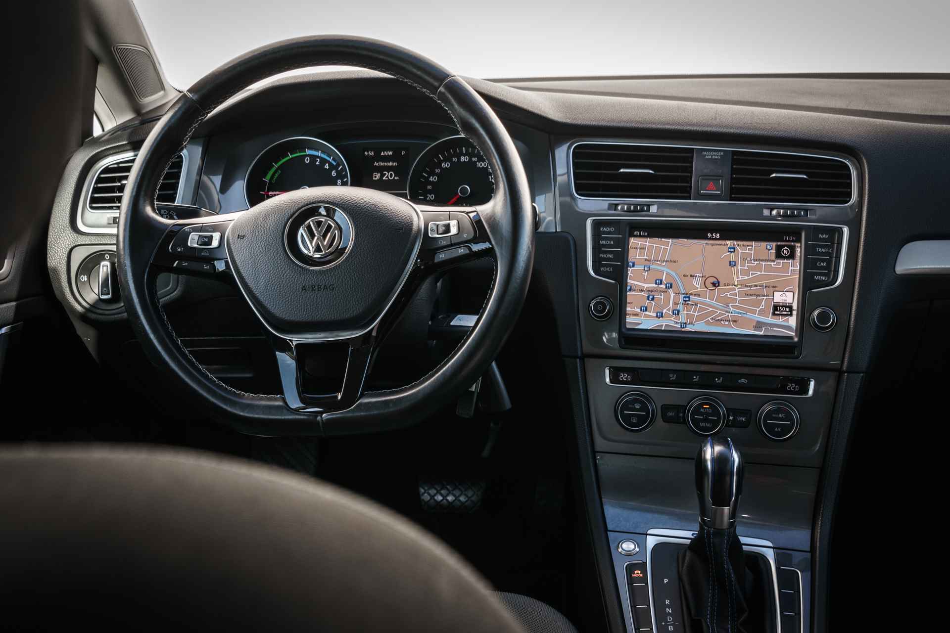 Volkswagen e-Golf e-Golf 24 Kwh | LED | 2.000,- Subsidie | Navigatie | Climate Control - 6/36