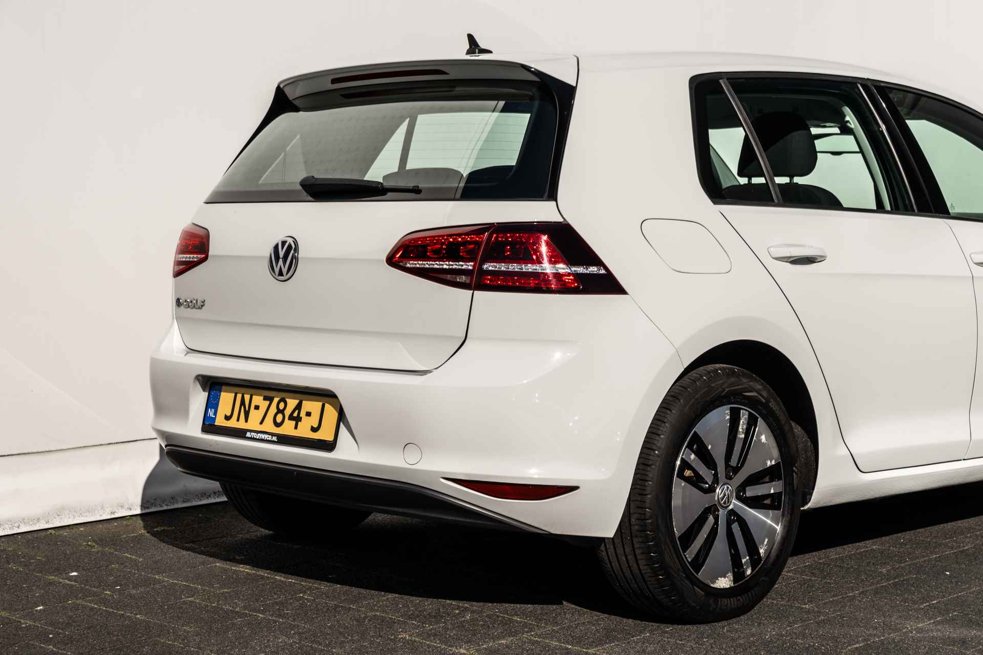 Volkswagen e-Golf e-Golf 24 Kwh | LED | 2.000,- Subsidie | Navigatie | Climate Control - 21/36