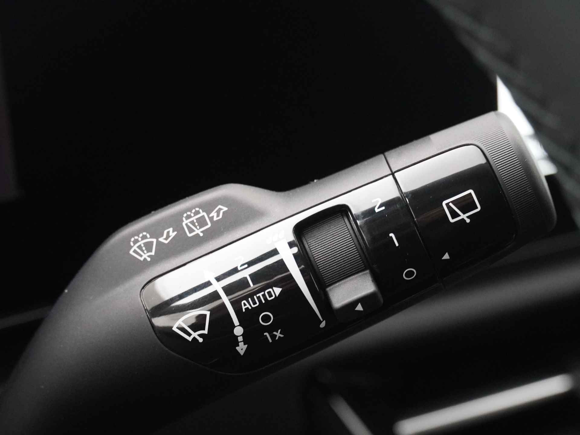 Kia Niro EV DynamicLine 64.8 kWh * Nieuw en direct leverbaar * - Navigatie - Parkeersensoren voor en achter - Adaptieve cruise control - Fabrieksgarantie tot 11-2030 - 28/50