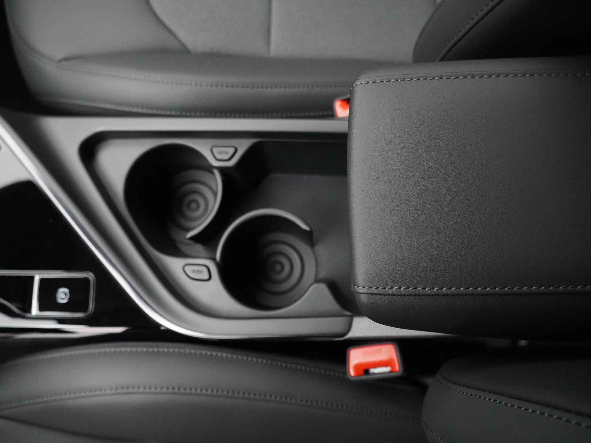 Kia Niro EV DynamicLine 64.8 kWh * nieuw uit voorraad leverbaar * - Navigatie - Parkeersensoren voor en achter - Adaptieve cruise control - Fabrieksgarantie tot 11-2030 - 33/50