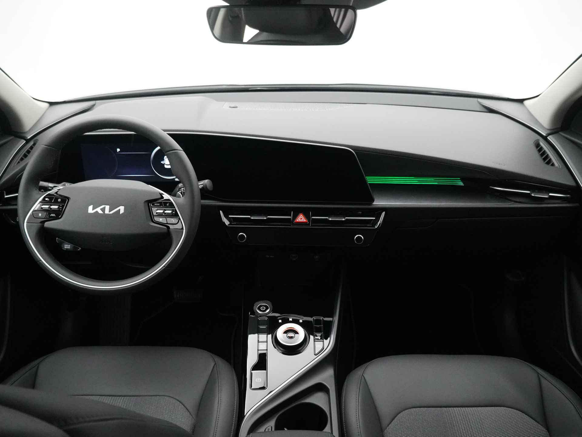 Kia Niro EV DynamicLine 64.8 kWh * Nieuw en direct leverbaar * - Navigatie - Parkeersensoren voor en achter - Adaptieve cruise control - Fabrieksgarantie tot 11-2030 - 37/50