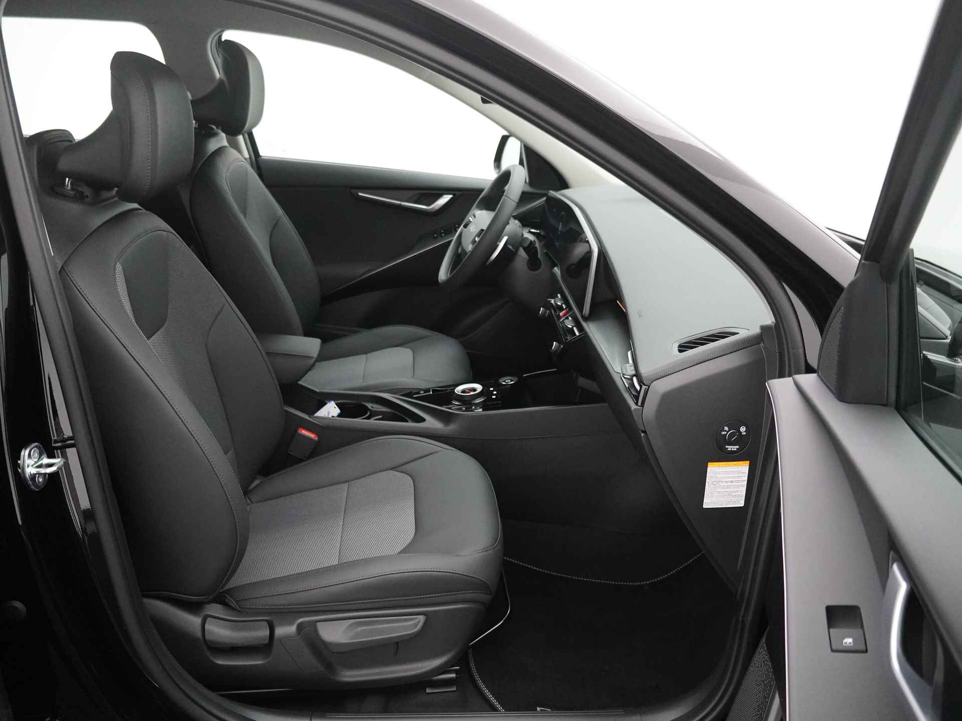 Kia Niro EV DynamicLine 64.8 kWh * Nieuw en direct leverbaar * - Navigatie - Parkeersensoren voor en achter - Adaptieve cruise control - Fabrieksgarantie tot 11-2030 - 41/50
