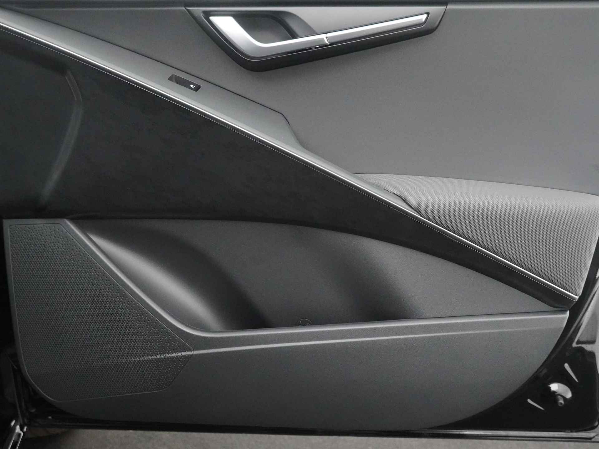 Kia Niro EV DynamicLine 64.8 kWh * nieuw uit voorraad leverbaar * - Navigatie - Parkeersensoren voor en achter - Adaptieve cruise control - Fabrieksgarantie tot 11-2030 - 44/50