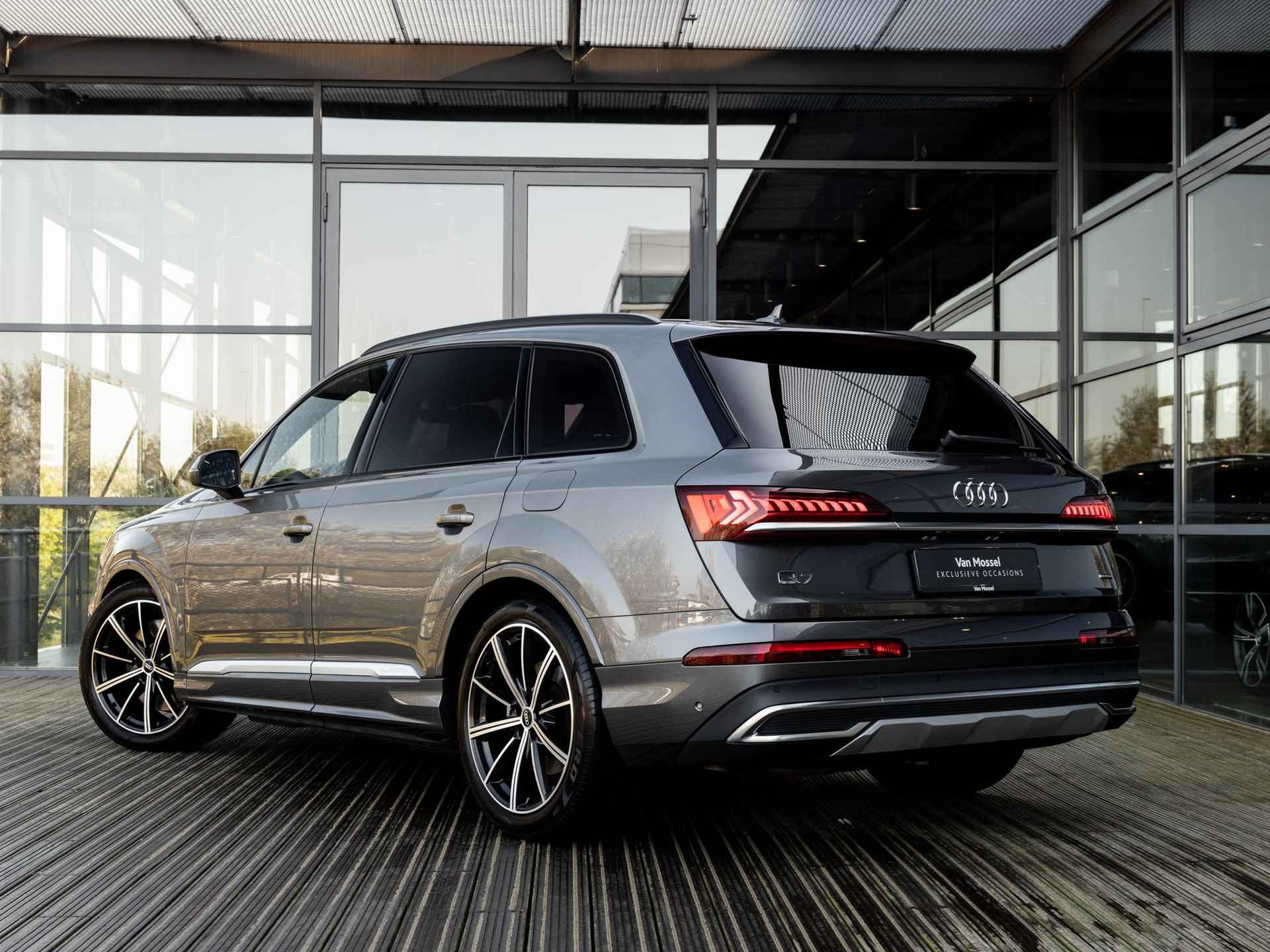 Audi Q7 55 TFSI e quattro S Edition | S-LINE INTERIEUR | S-LINE SPORTSTOELEN PLUS | B&0 | LUCHTVERING | PANORAMA/SCHUIF-KANTELDAK | SOFTCLOSE | MATRIX LED | TOUR PAKKET | KEYLESS | 21 INCH | - 6/53