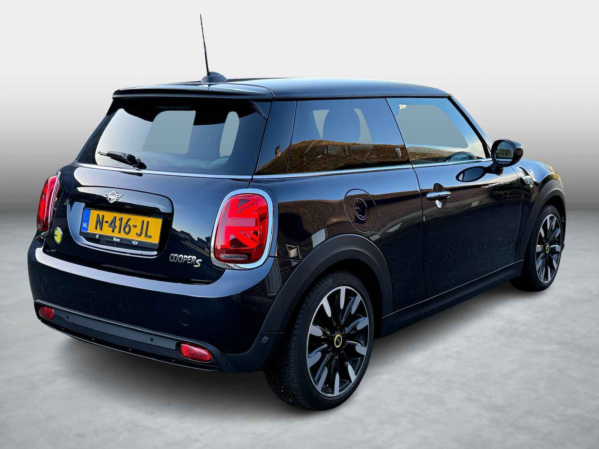 Mini Mini Electric MINI Yours 33 kWh Accu 98% / 3 fase lader / Warmtepomp / Leder / Nappa / Apple Carplay / - 2/21