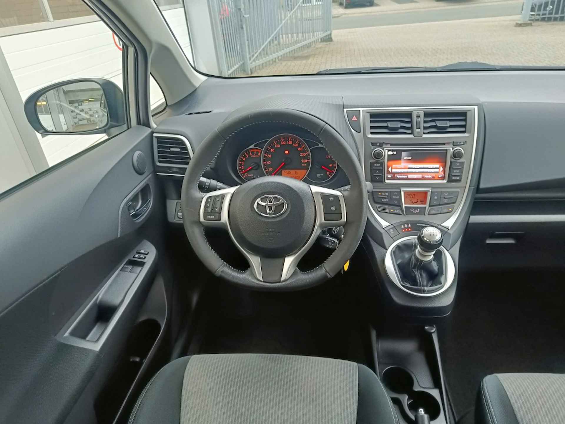 Toyota Verso-S 1.3 VVT-i Aspiration | Trekhaak | Navi | Cruise Control | El. Cl - 9/37