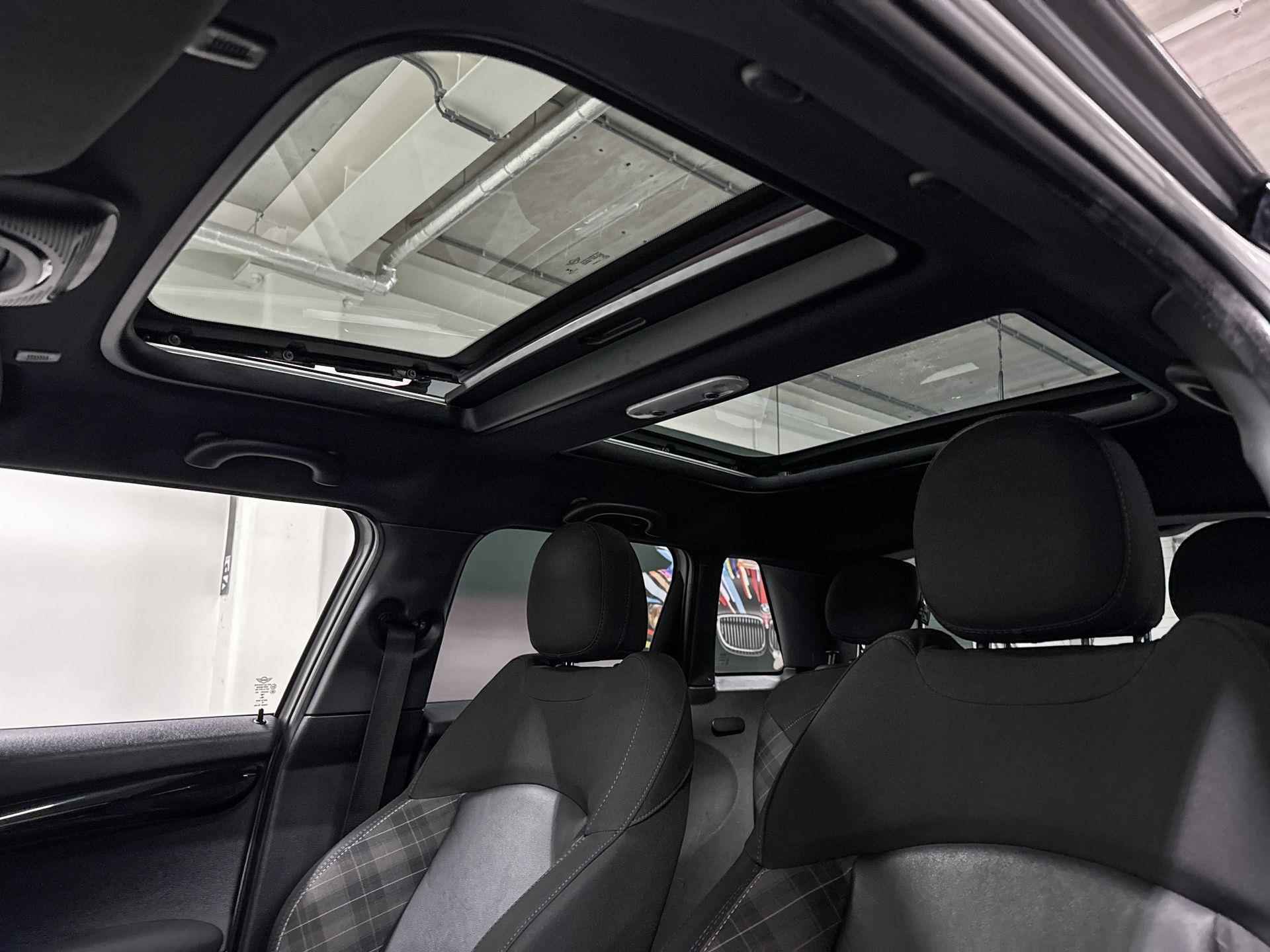 MINI 5-deurs Cooper | Panoramadak | Apple CarPlay | Stoelverwarming - 12/25