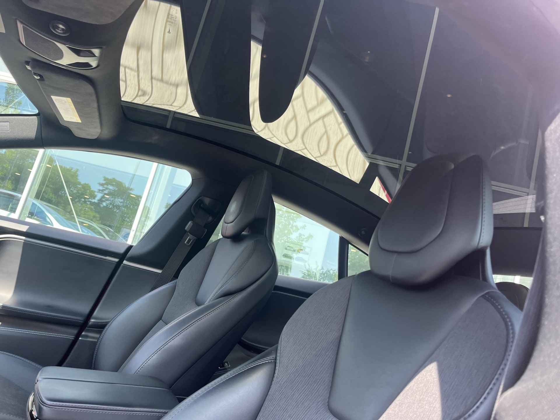 Tesla Model S 75D | Panoramadak | 12 MAANDEN BOVAG GARANTIE | Elektrisch verstelbare stoelen | Achteruitrijcamera | - 11/31